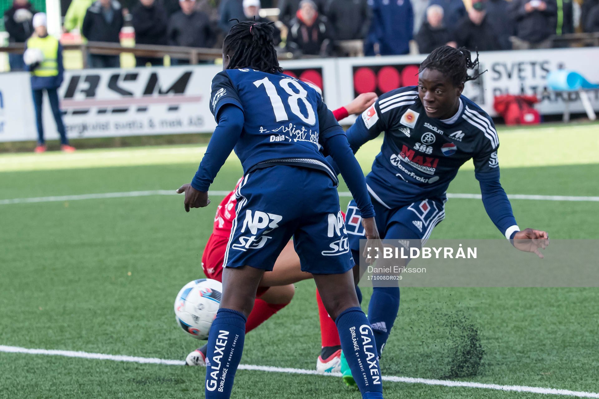 Kvarnsvedens Tabitha Chawinga gör 3-0 i fotbollsmatchen i damallsvenskan mellan Kvarnsveden och Piteå den 8 oktober 2017 i Borlänge.