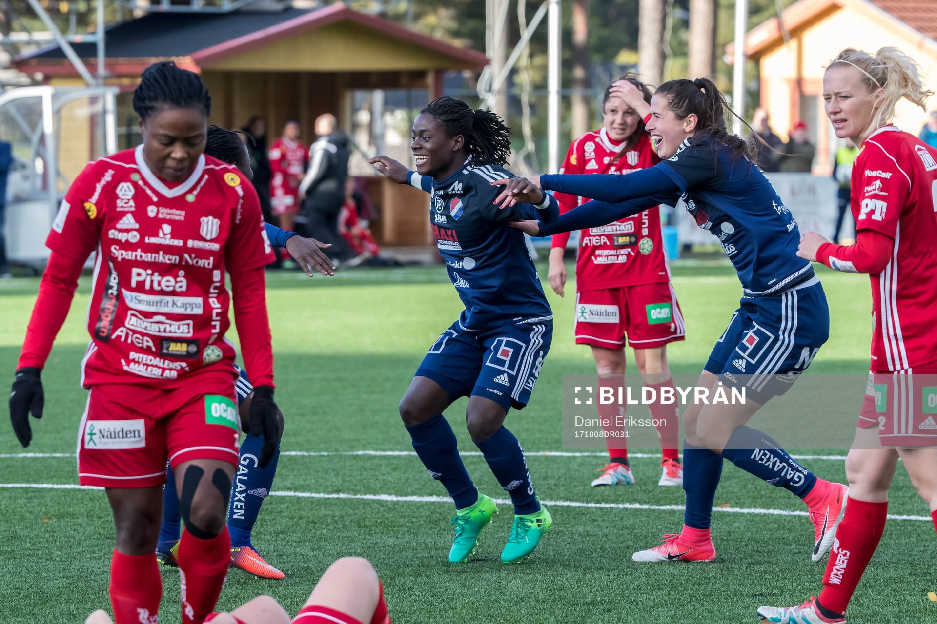 Kvarnsvedens Tabitha Chawinga jublar