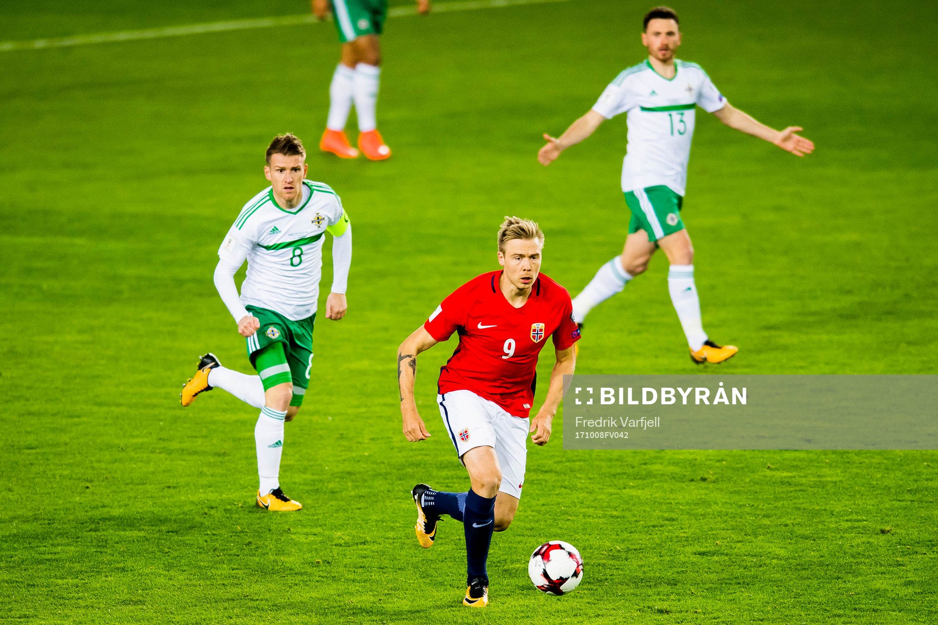 Steven Davis of Northern Ireland, Alexander Toft Søderlund