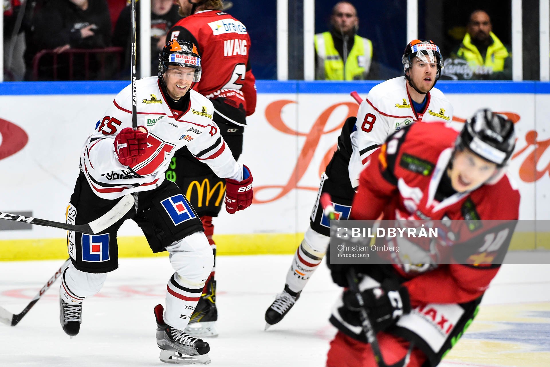Örebros Kalle Olsson och Tyson Spink jublar