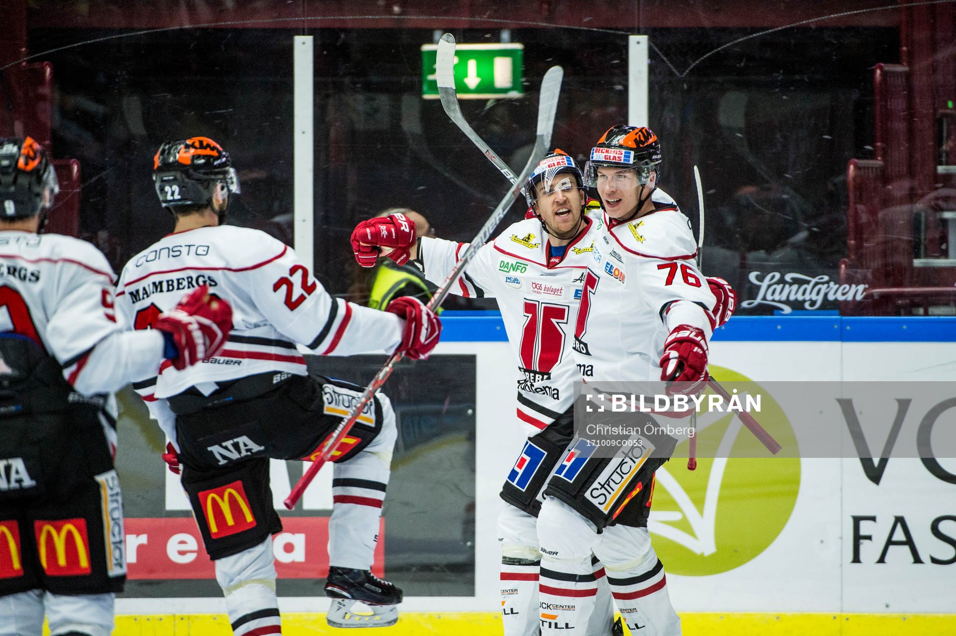 Örebros Tyson Spink och Jare Sallinen jublar med Tylor