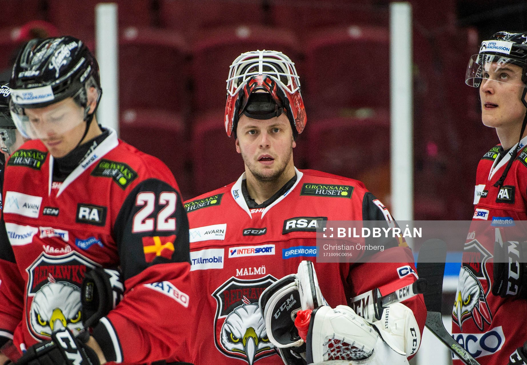 Malmö Redhawks Lars Bryggman, målvakt Oscar Alsenfelt och