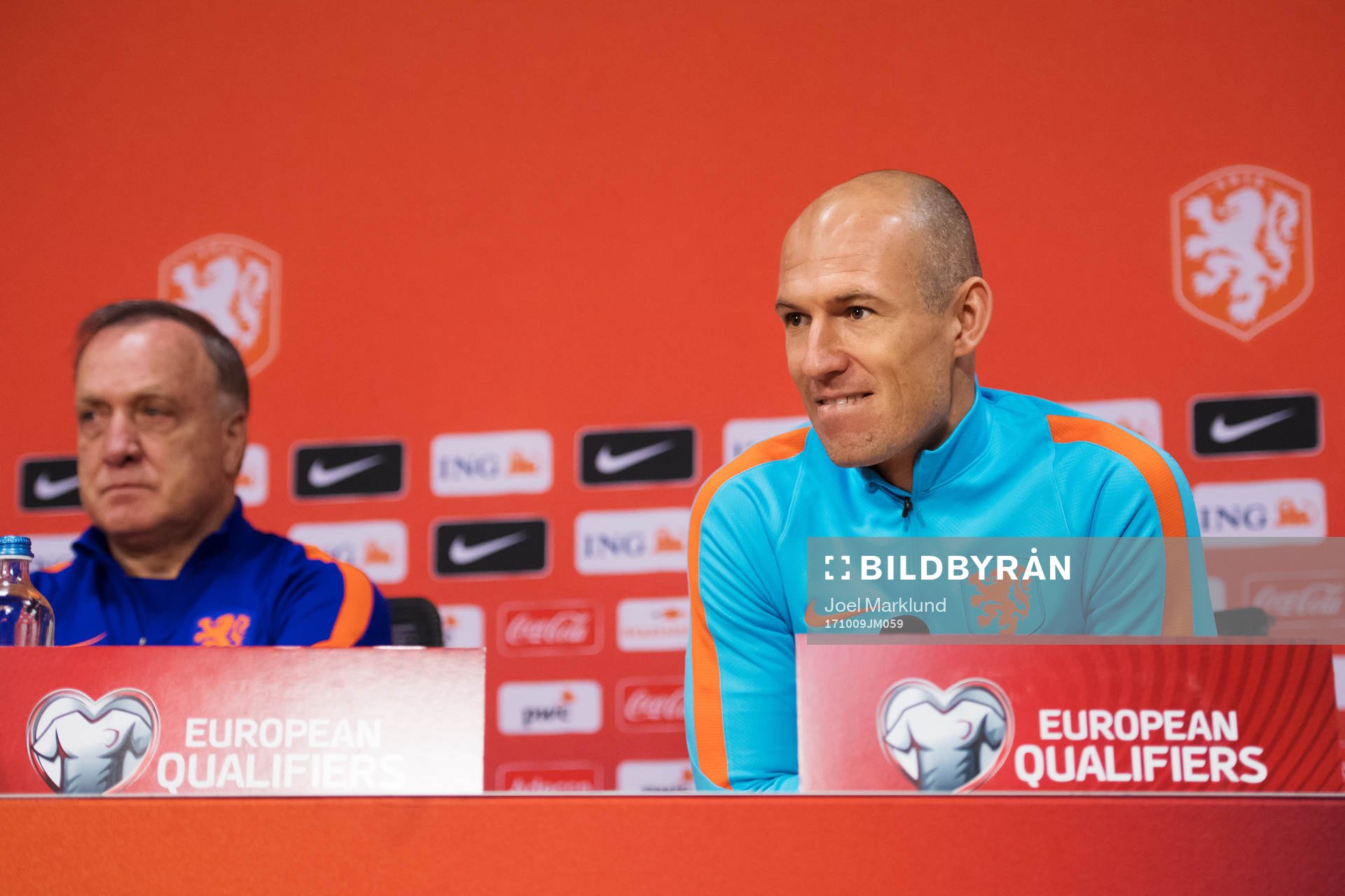 Förbundskapten Dick Advocaat och Arjen Robben