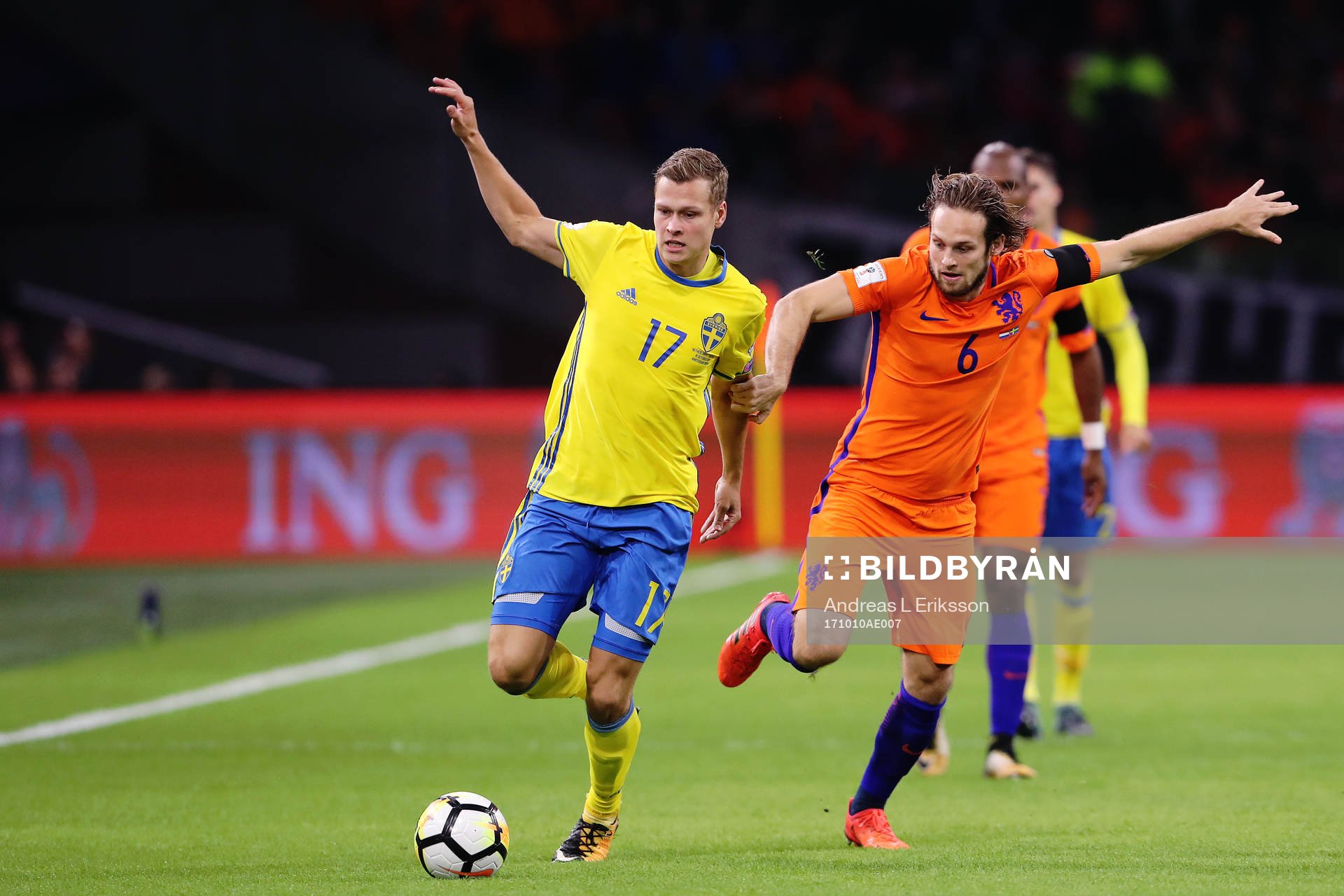 Sveriges Viktor Claesson och Hollands Daley Blind