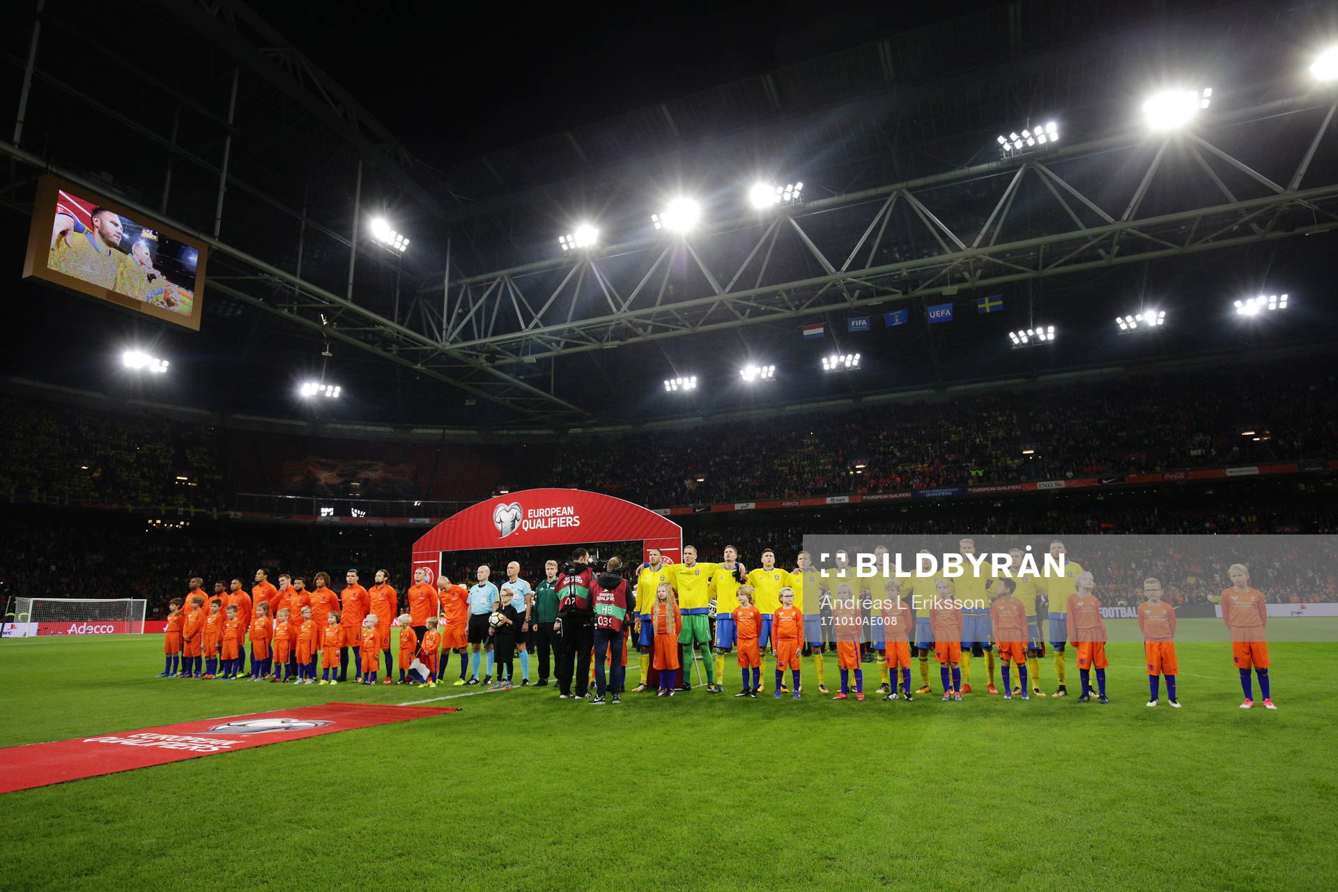 Spelarna står uppställda