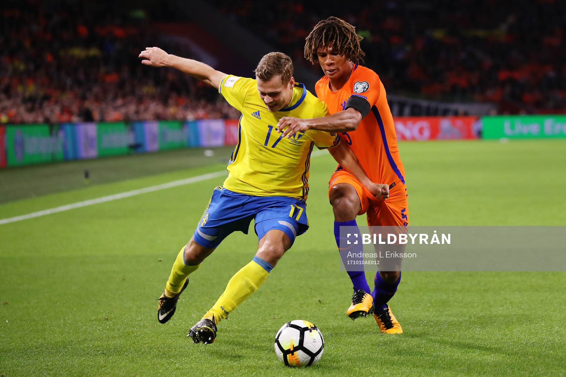 Viktor Claesson och Hollands Nathan Ake