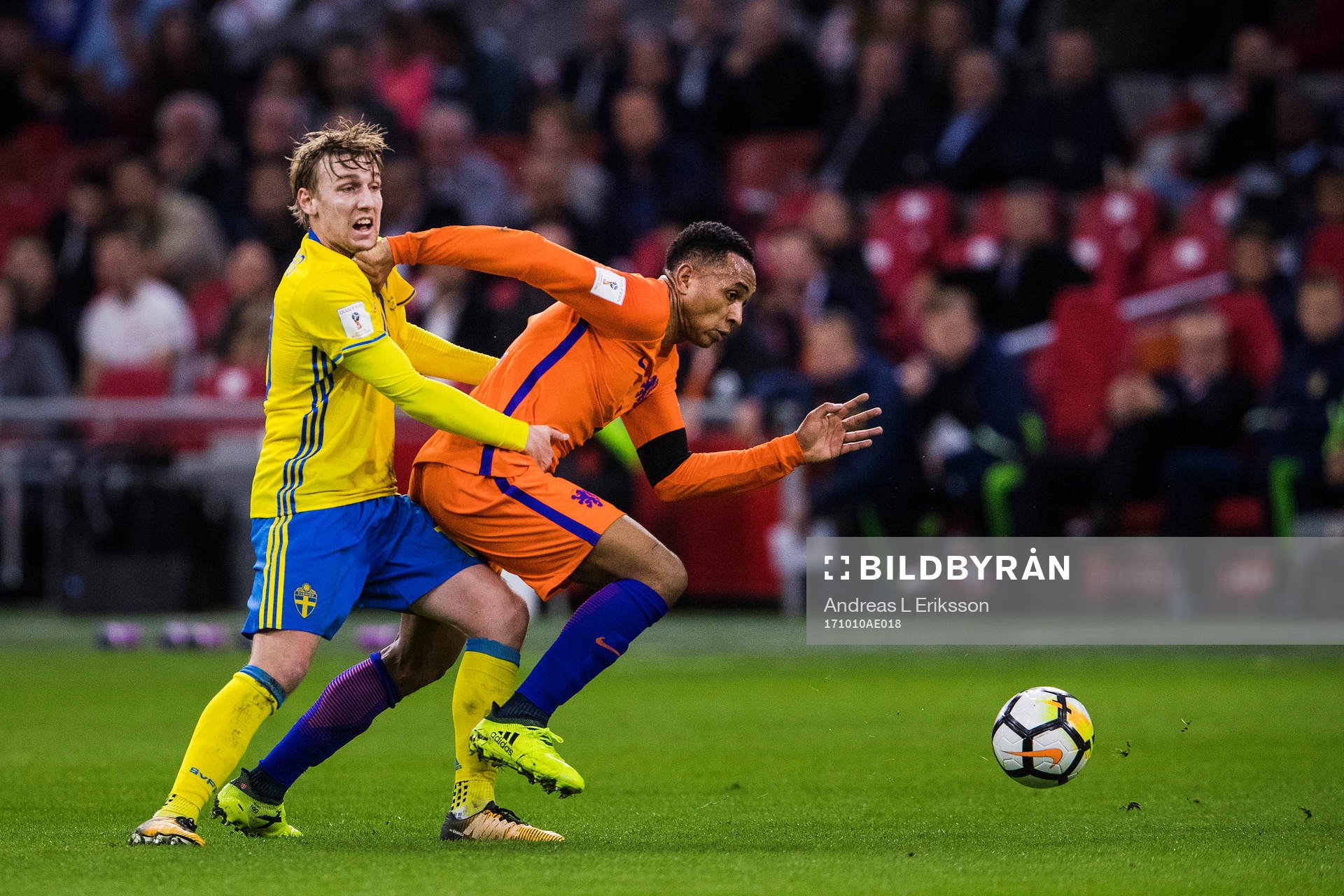 Sveriges Emil Forsberg och Hollands Kenny Tete