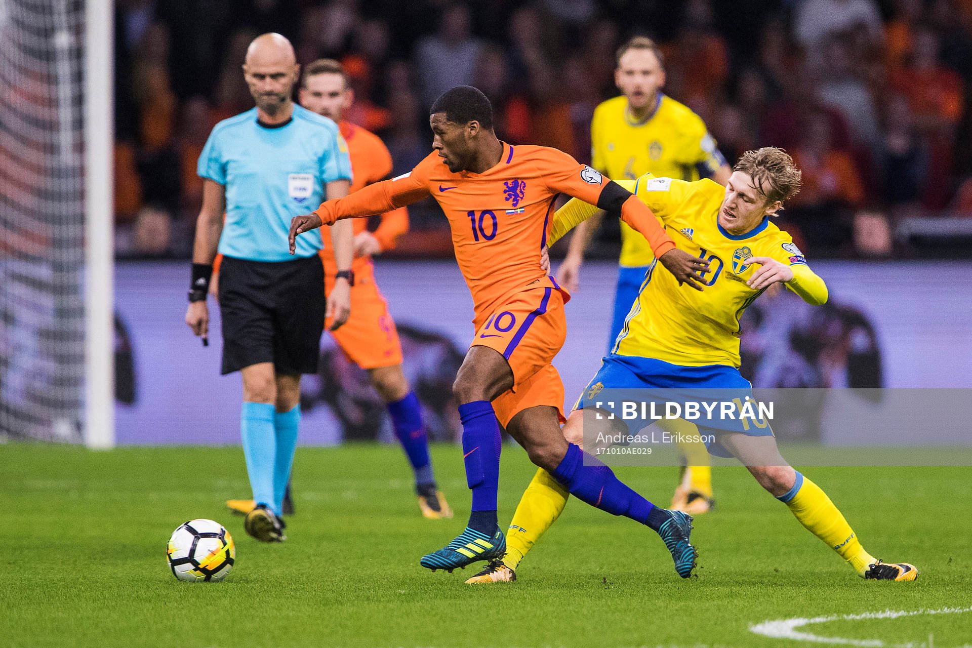 Hollands Georginio Wijnaldum och Sveriges Emil Forsberg