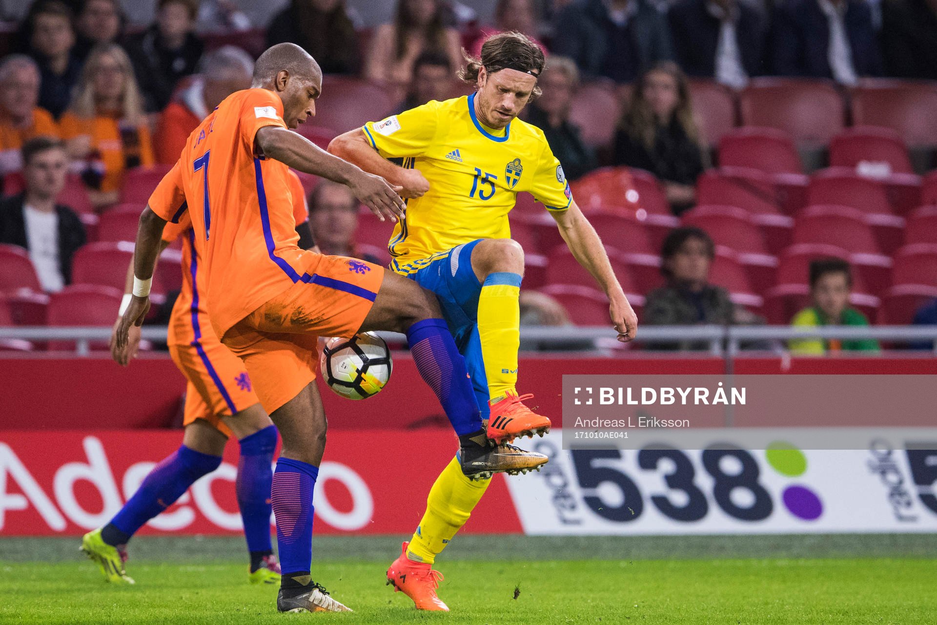 Hollands Ryan Babel och Sveriges Gustav Svensson