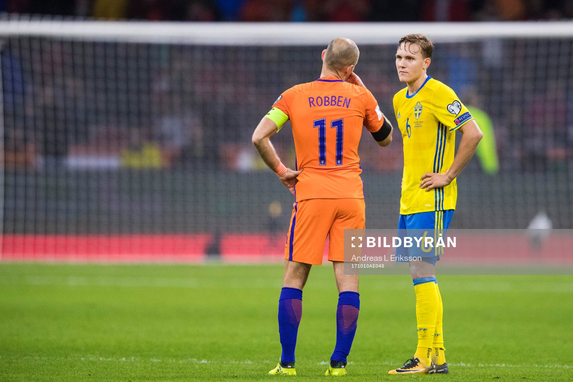 Hollands Arjen Robben och Sveriges Ludwig Augustinsson