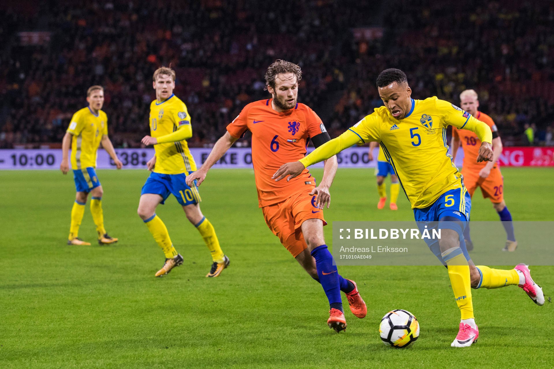 Hollands Daley Blind och Sveriges Martin Olsson