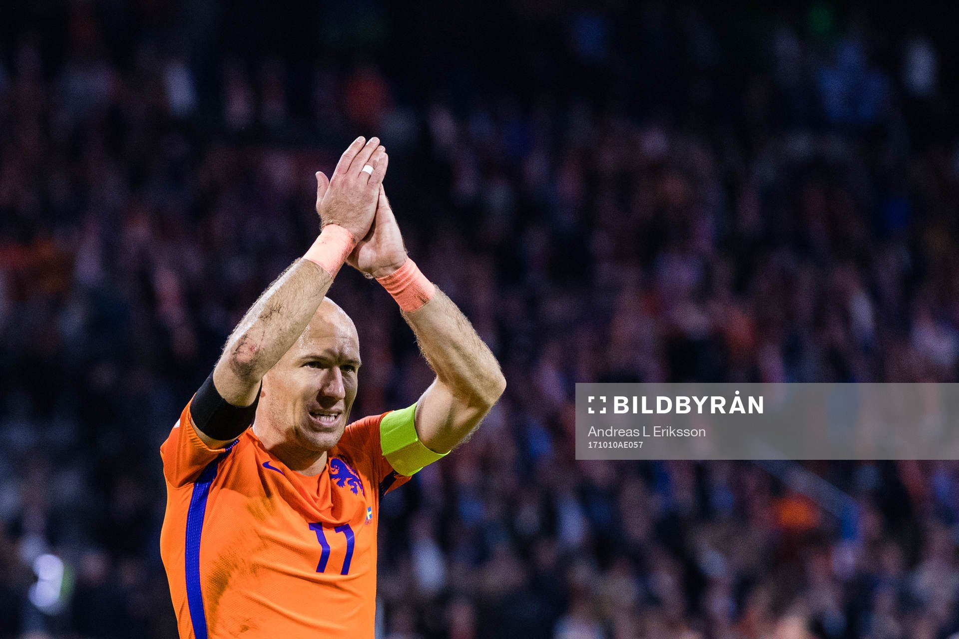 Hollands Arjen Robben tackar publiken efter VM-kvalmatchen i fotboll mellan Holland och Sverige den 10 oktober 2017 i Amsterdam.