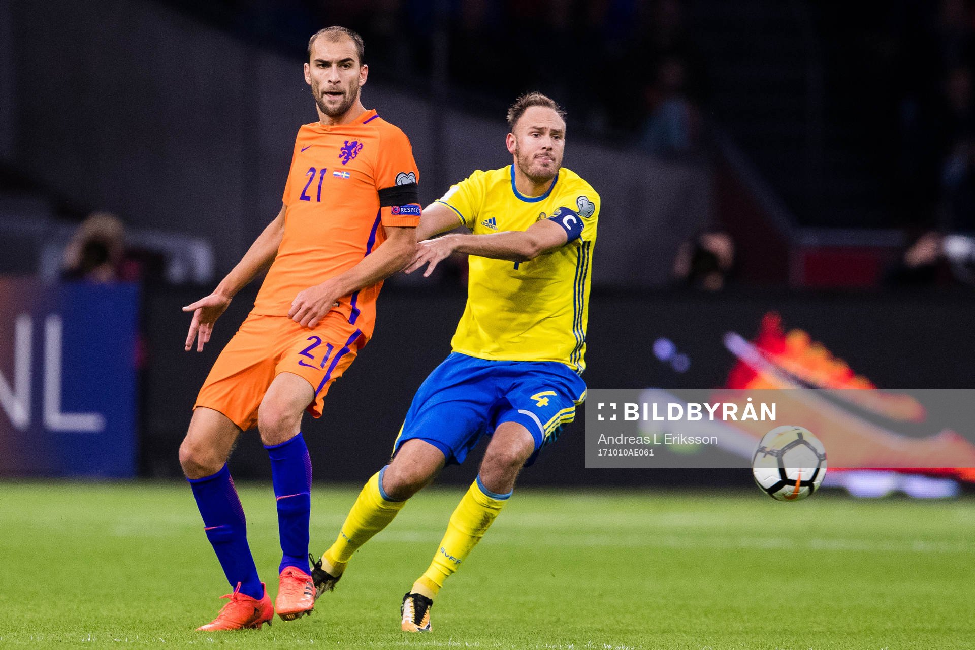 Hollands Bas Dost och Sveriges Andreas Granqvist