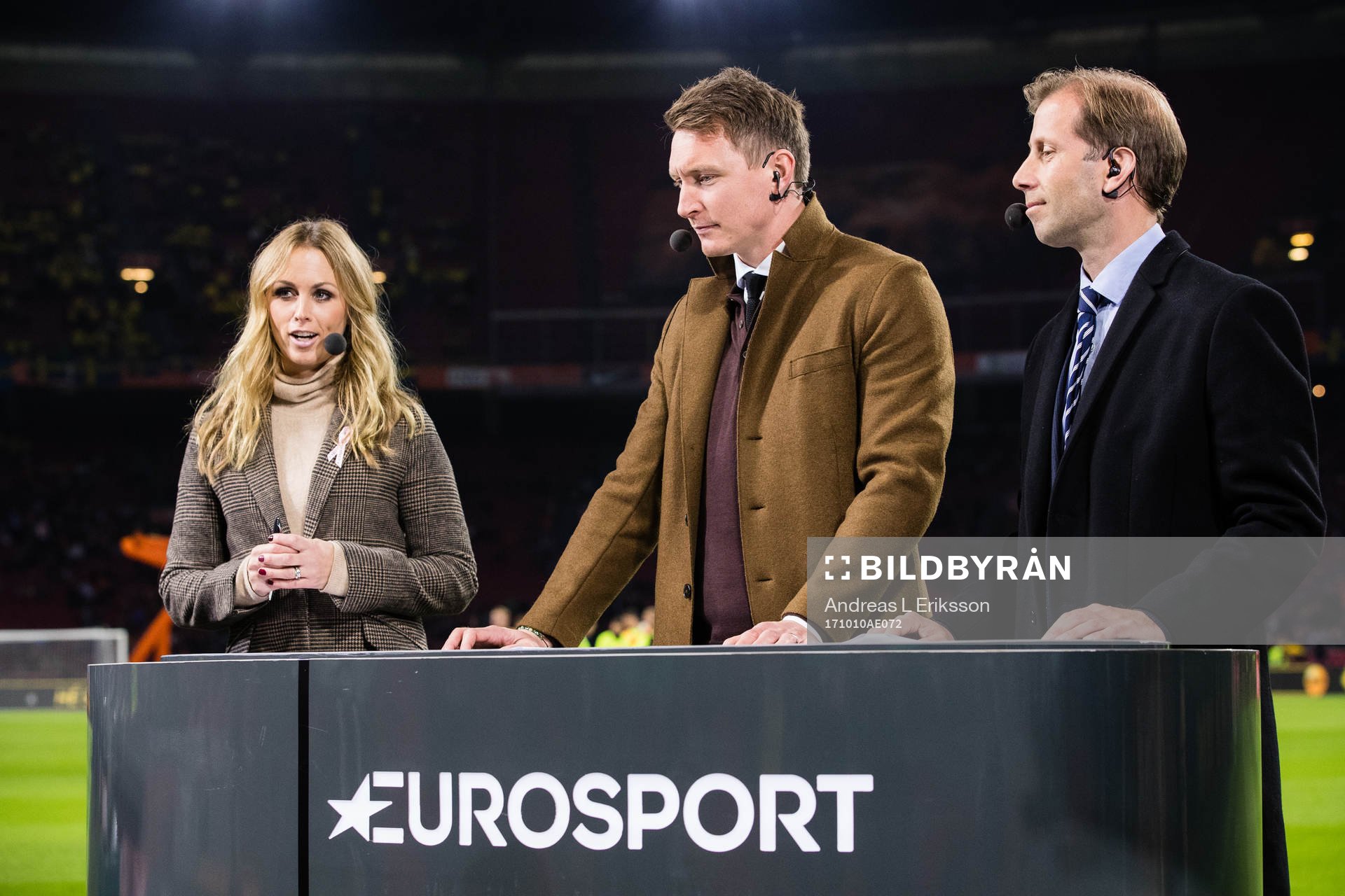 Karin Frick, Kim Källström och Simon Bank i Eurosports studio innan VM-kvalmatchen i fotboll mellan Holland och Sverige den 10 oktober 2017 i Amsterdam.