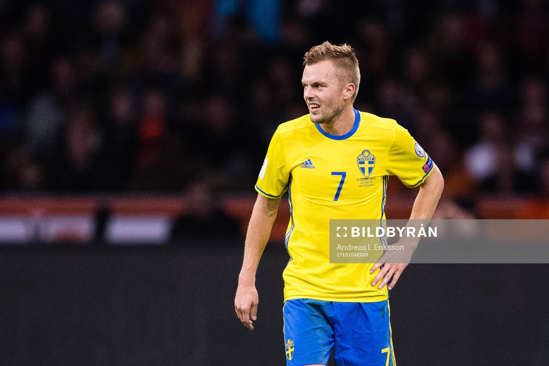 Sveriges Sebastian Larsson deppar