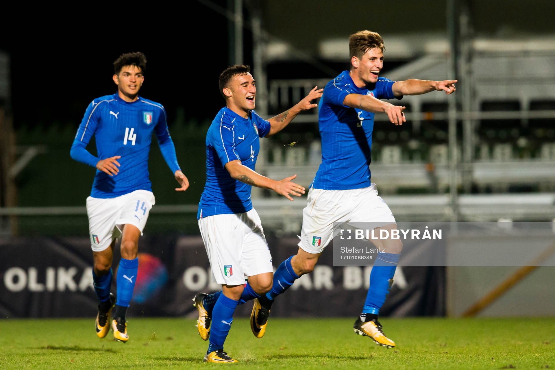 Italiens Matteo Gabbia jublar efter sitt mål till 0-2 under fotbollsmatchen i EM-kvalet för P18 mellan Sverige och Italien den 10 oktober 2017 i Jönköping.