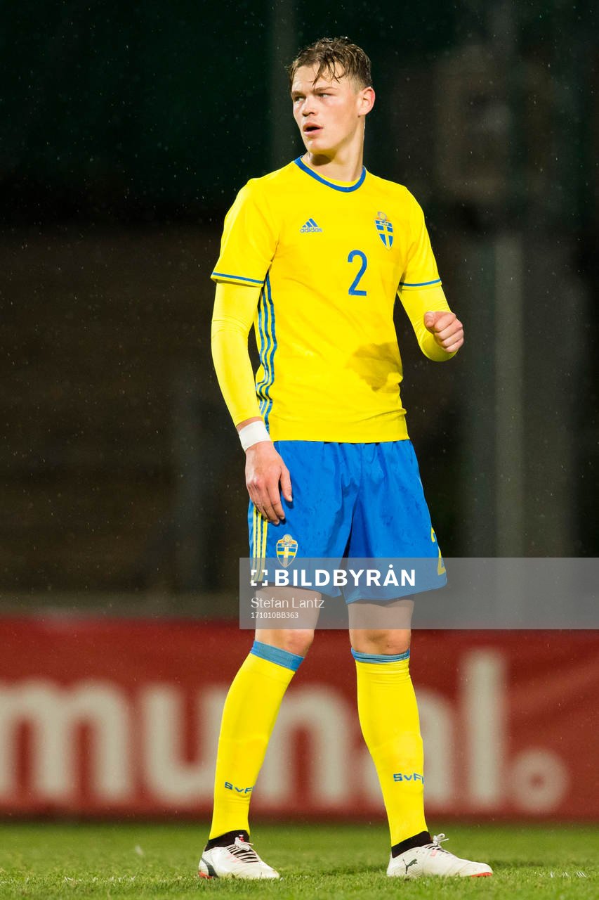 Sveriges Hugo Andersson under fotbollsmatchen i EM-kvalet för P18 mellan Sverige och Italien den 10 oktober 2017 i Jönköping. 