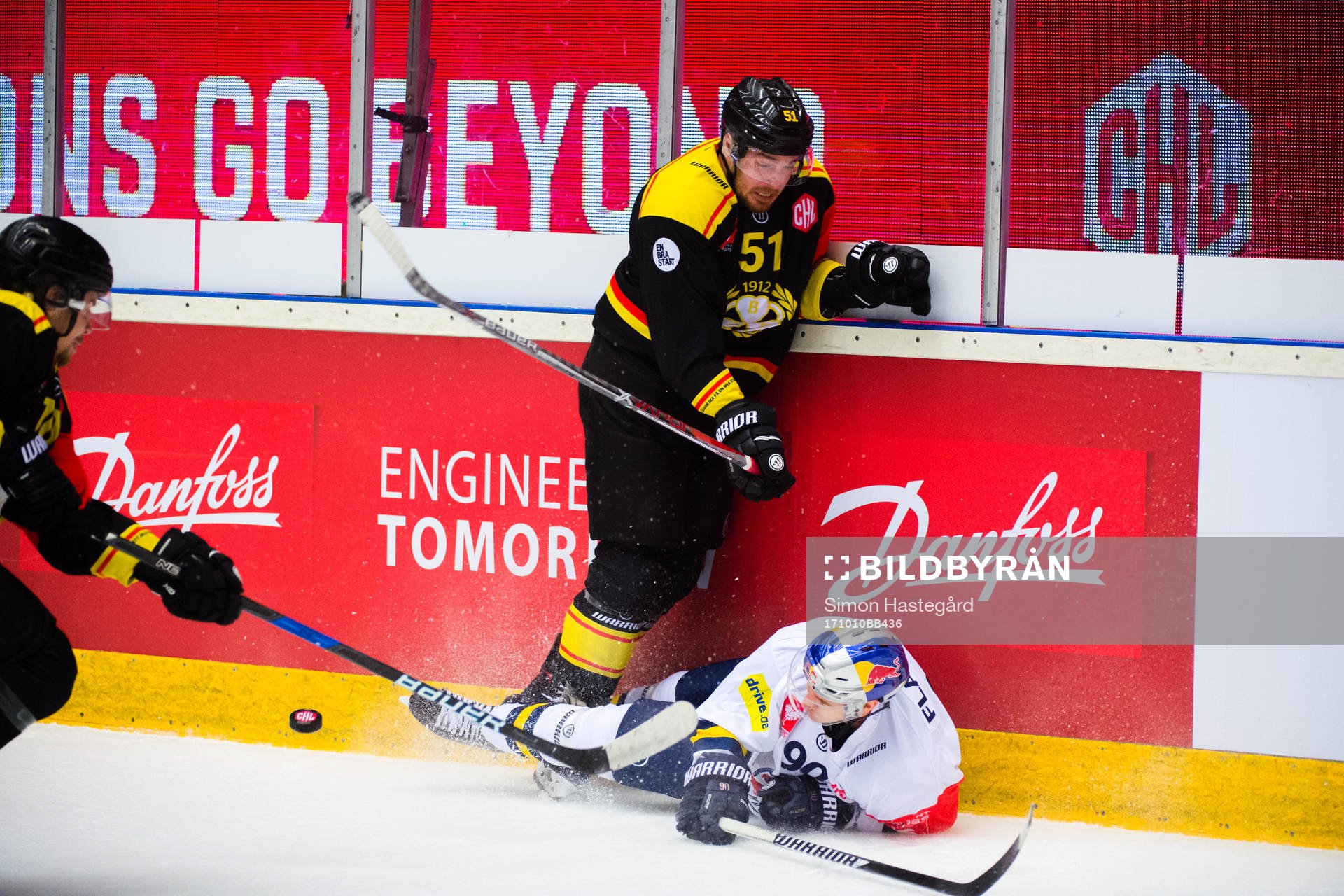 Marc Zanetti of Brynäs and Jerome Flaake of RB Munich