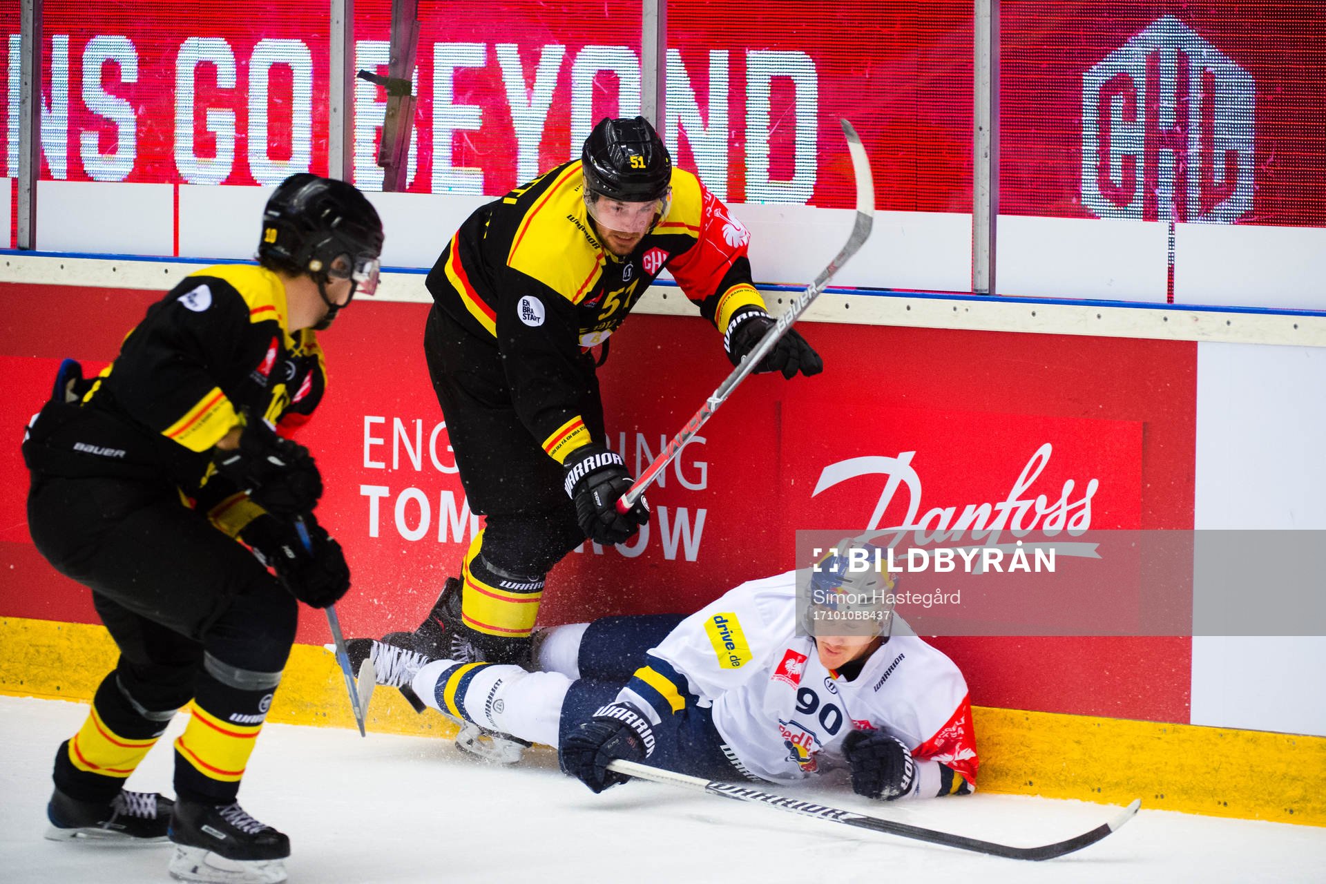 Marc Zanetti of Brynäs and Jerome Flaake of RB Munich