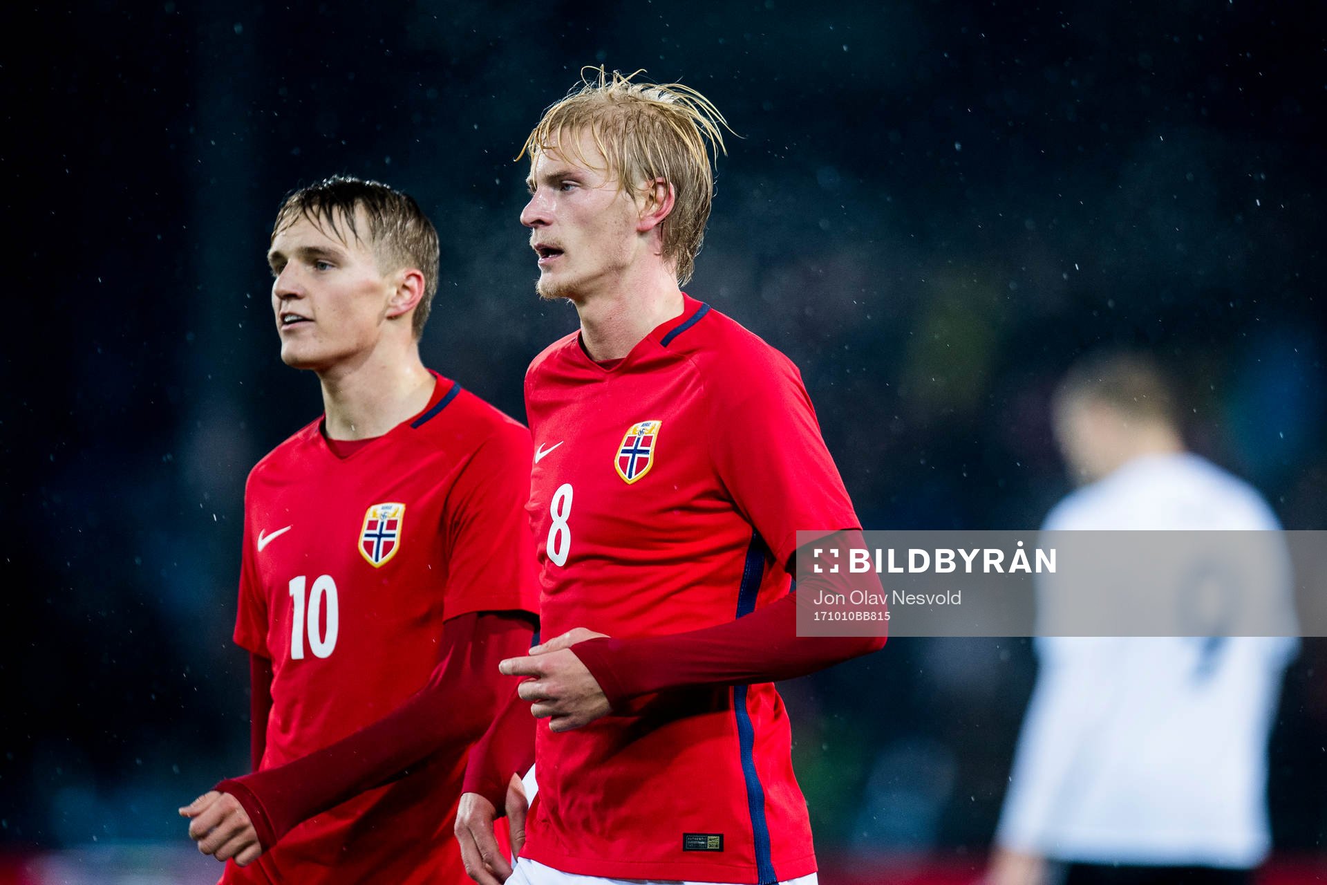 Martin Ødegaard and Morten Thorsby of Norway celebrate 1-1