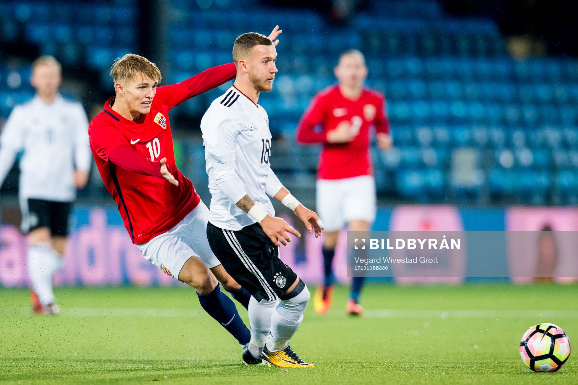 Martin Ødegaard of Norway and Marcel Hartel of Germany