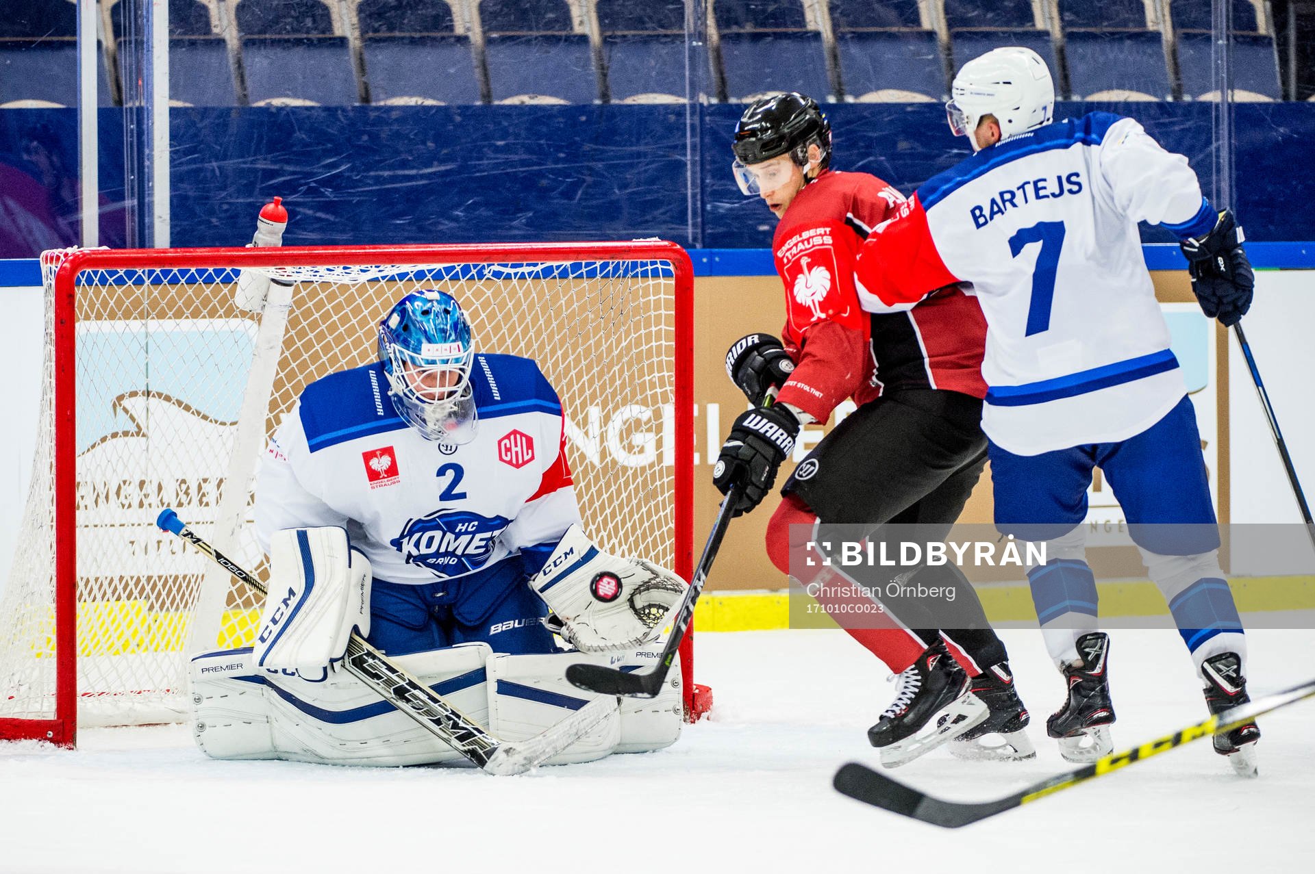 Robin Alvarez of Malmö Redhawks, Goalkeeper Lukas Dostal