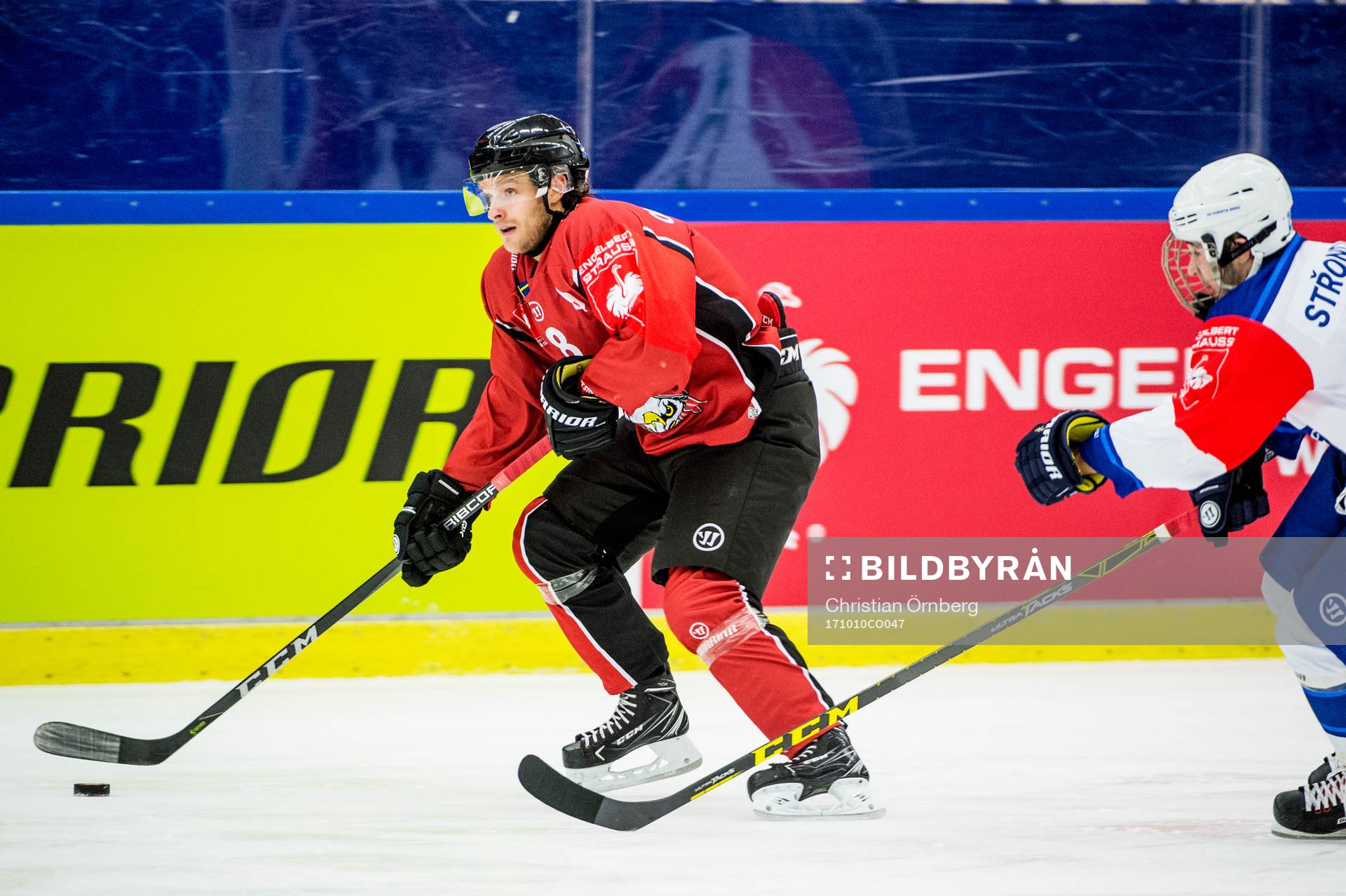 Johan Olofsson of Malmö Redhawks and Vojtech Strondala of