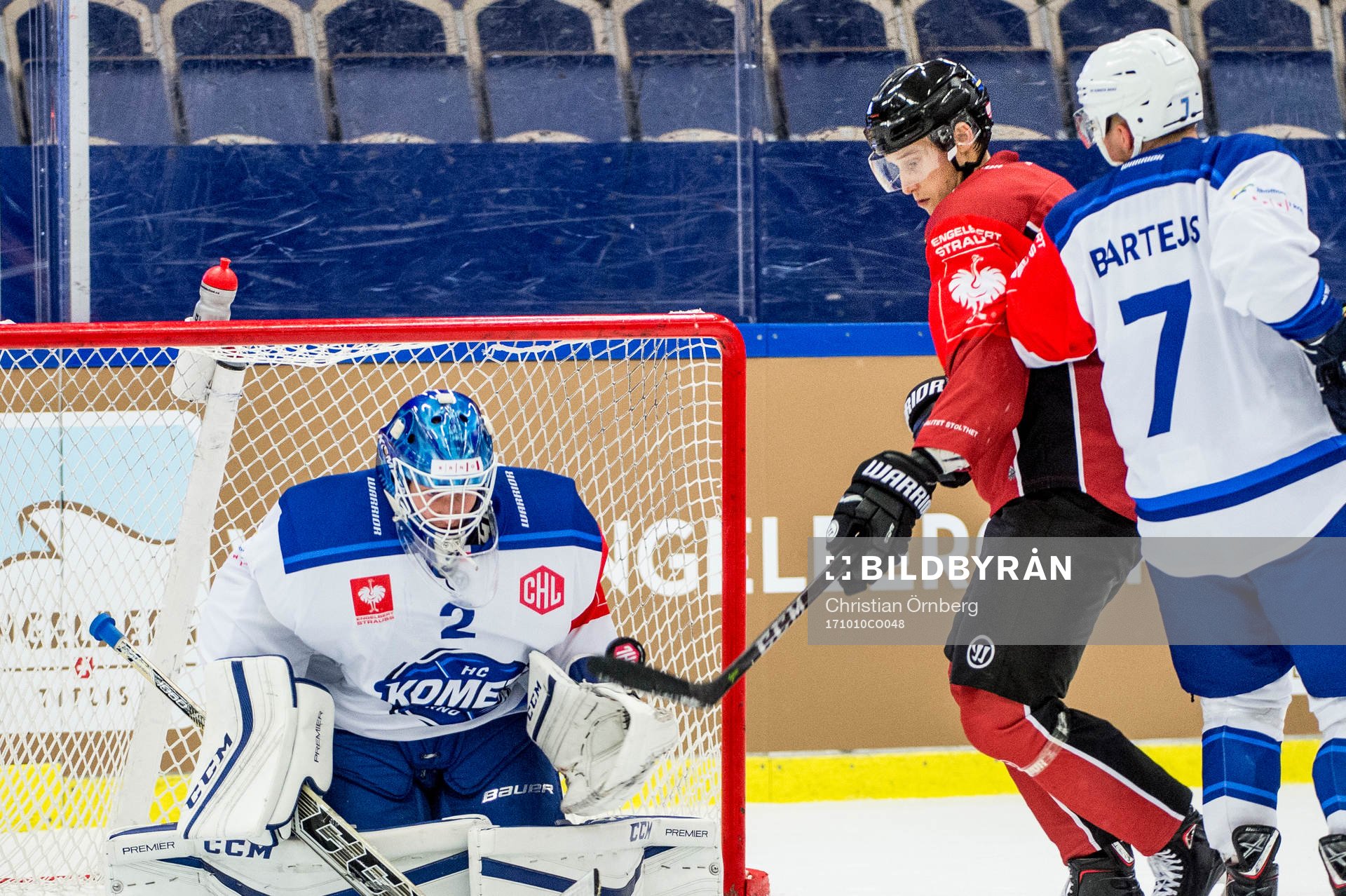 Robin Alvarez of Malmö Redhawks, Goalkeeper Lukas Dostal