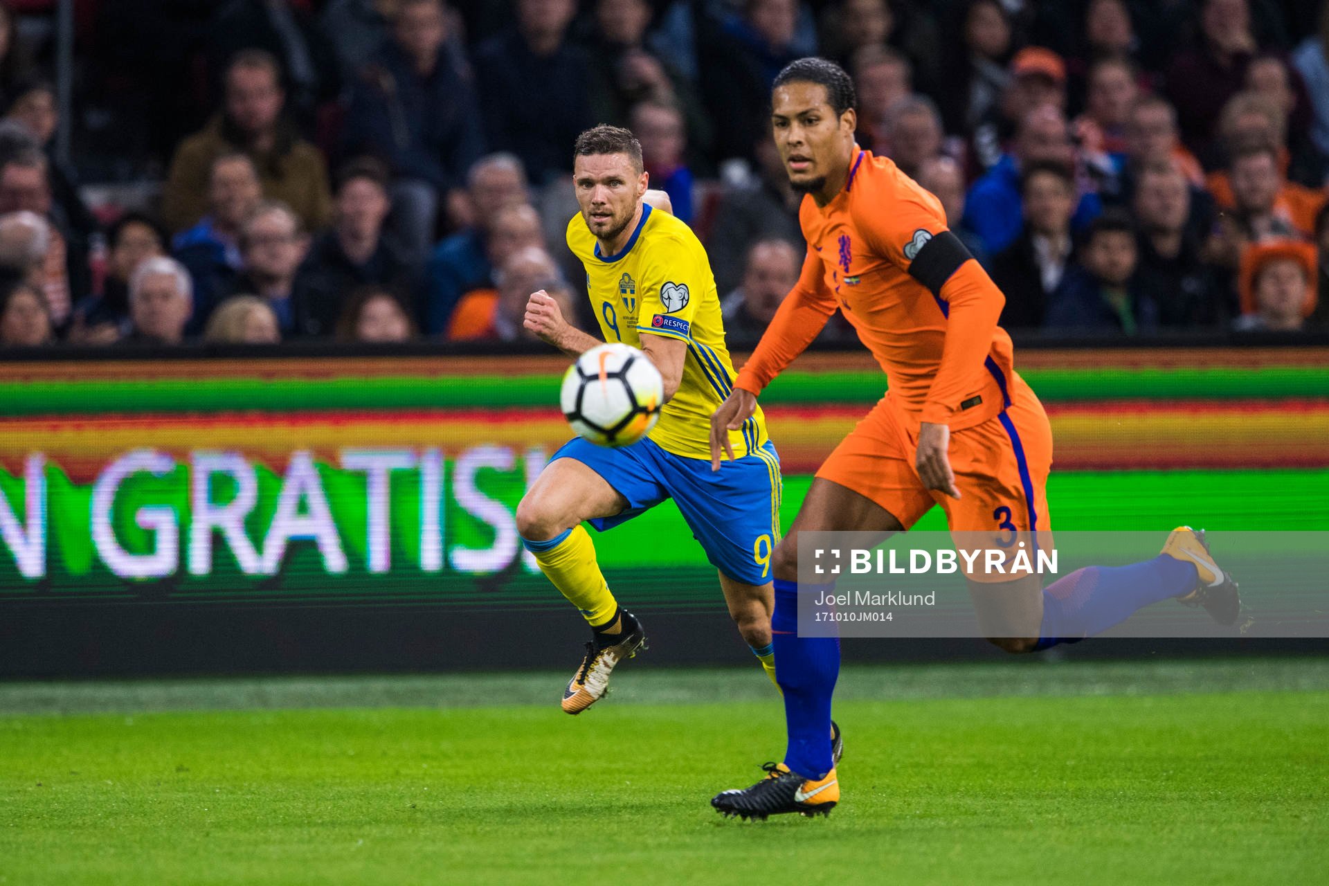 Sveriges Marcus Berg och Hollands Virgil Van Dijk