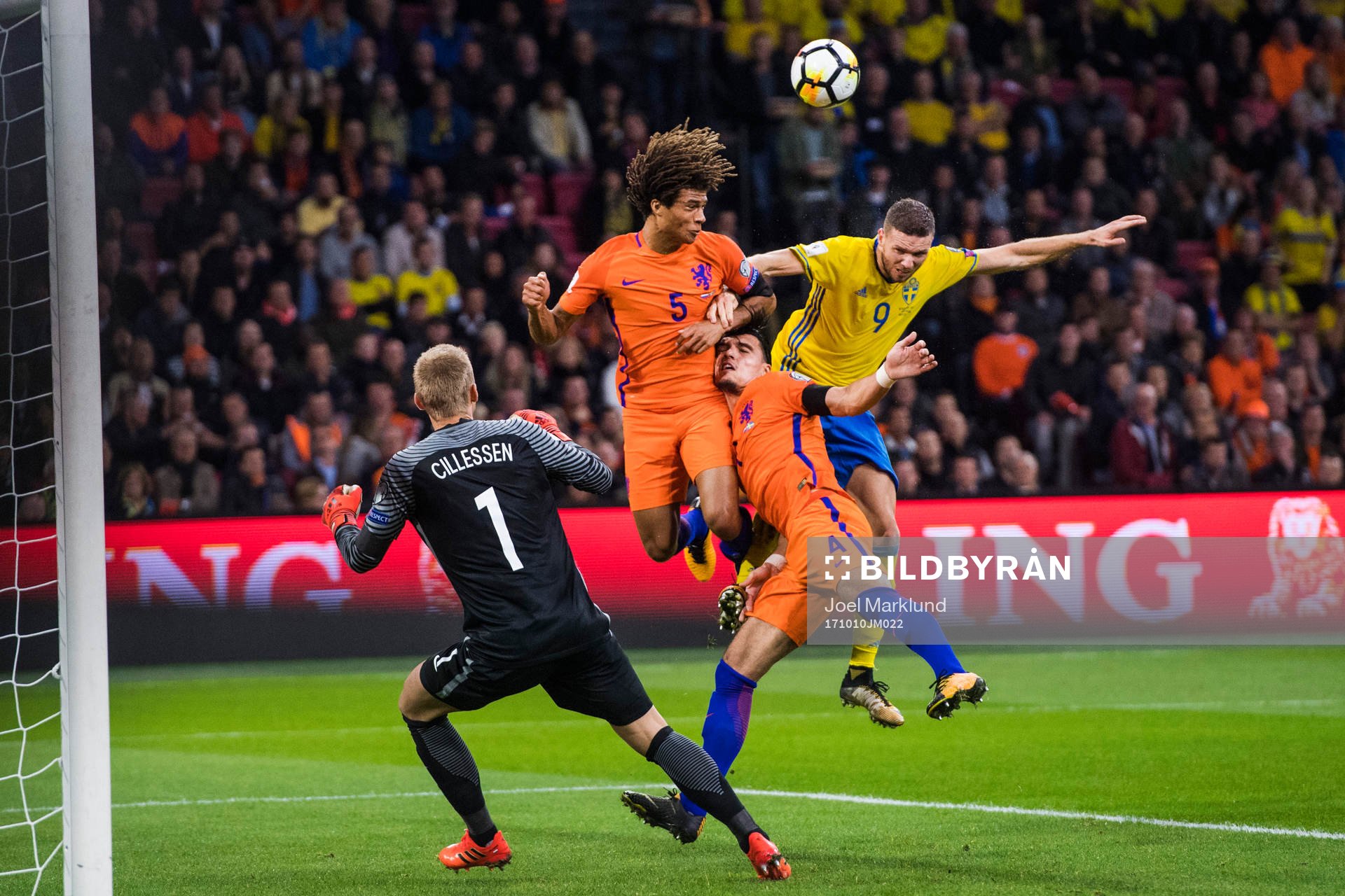 Hollands målvakt Jasper Cillessen, Joël Veltman och