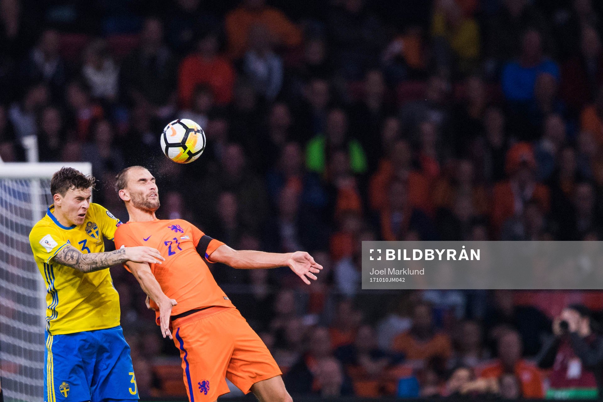 Sveriges Victor Nilsson Lindelöf och Hollands Bas Dost