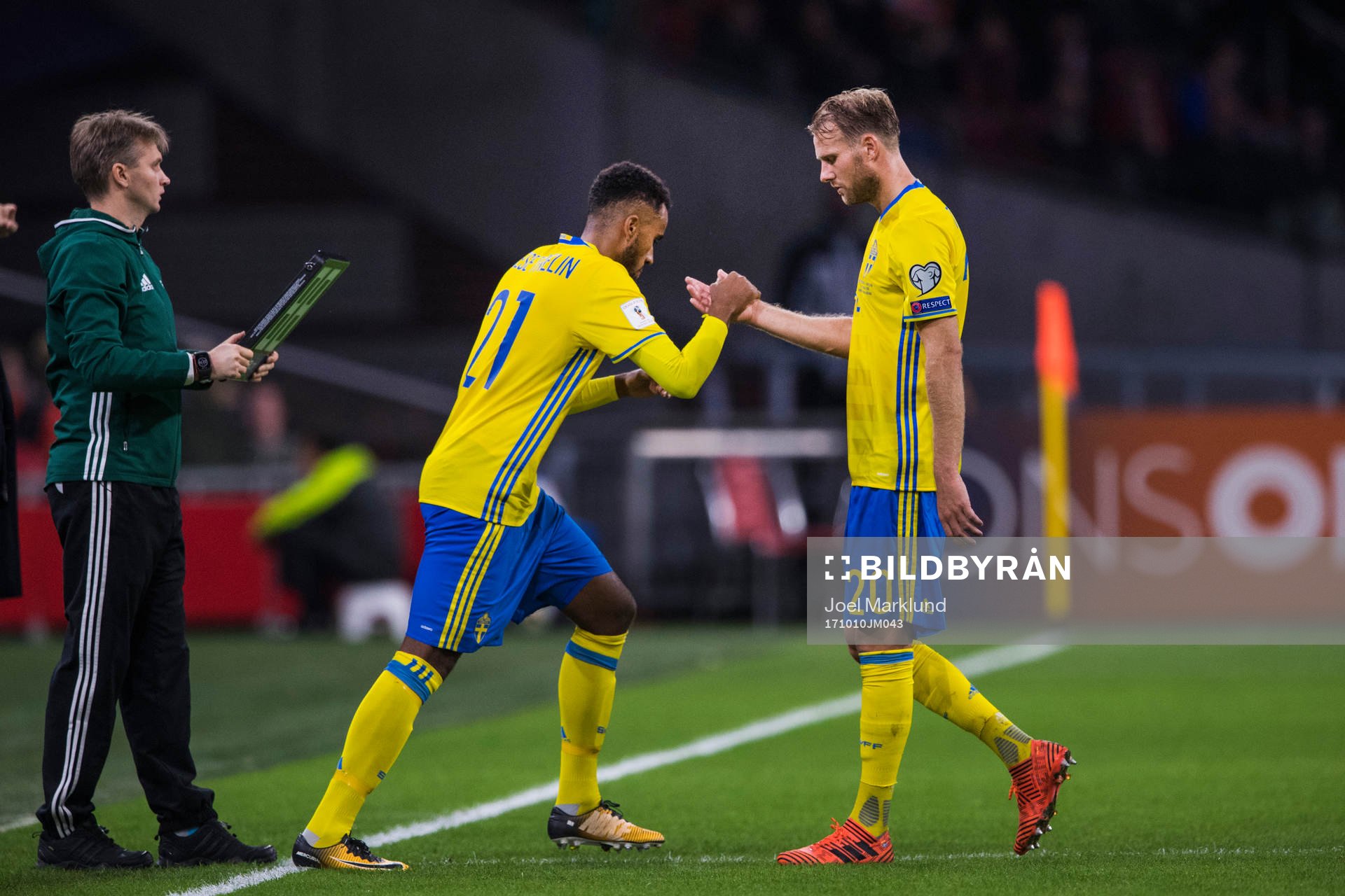 Sveriges Ola Toivonen byts ut mot Isaac Kiese Thelin