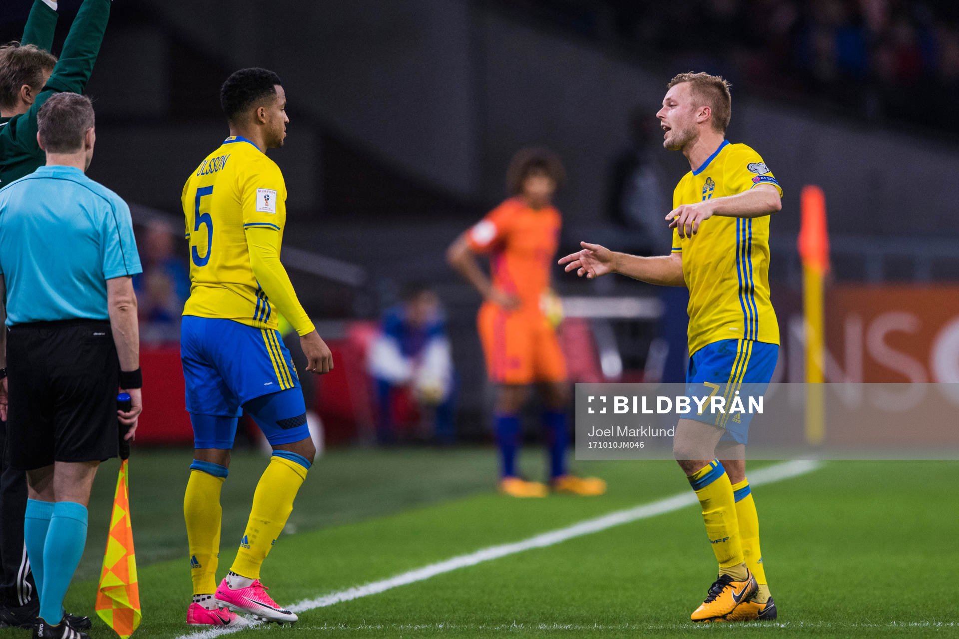 Sveriges Sebastian Larsson byts ut mot Martin Olsson
