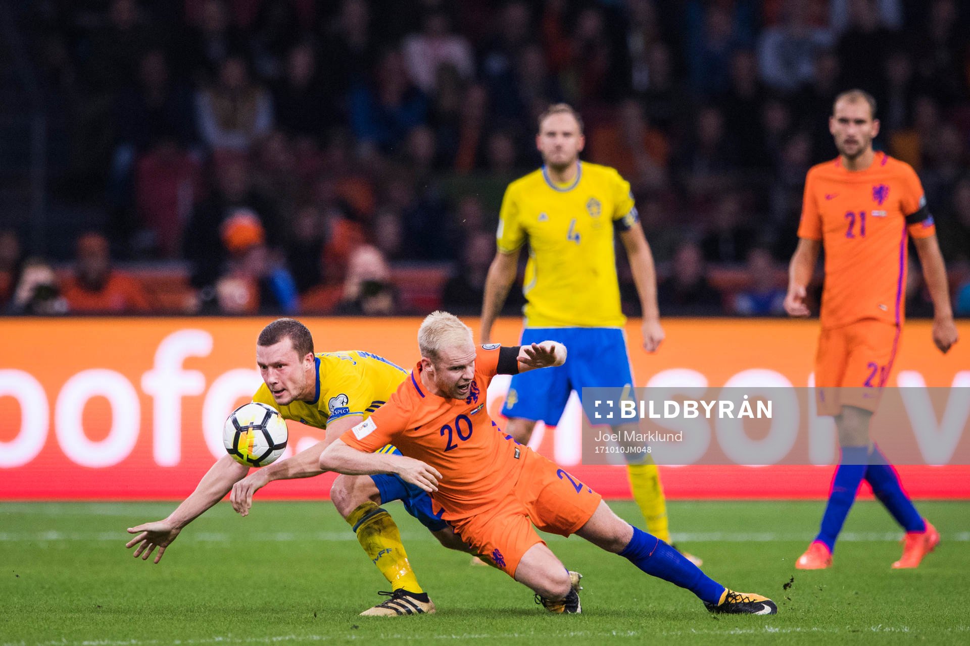 Sveriges Jakob Johansson och Hollands Davy Klaassen
