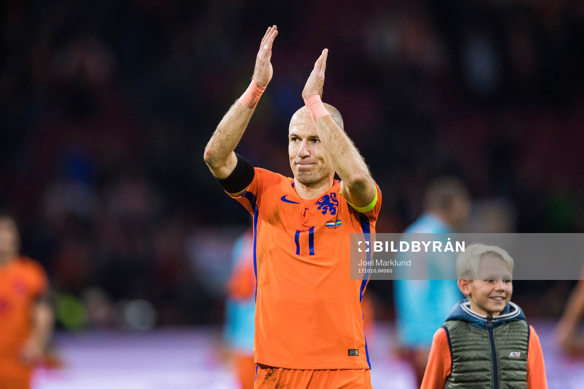 Hollands Arjen Robben tackar publiken under VM-kvalmatchen i fotboll mellan Holland och Sverige den 10 oktober 2017 i Amsterdam.