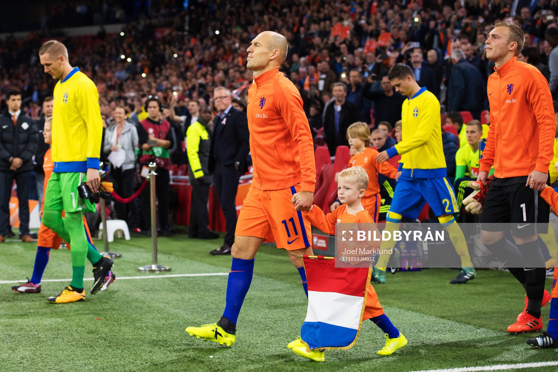 Hollands Arjen Robben gör entré till VM-kvalmatchen i