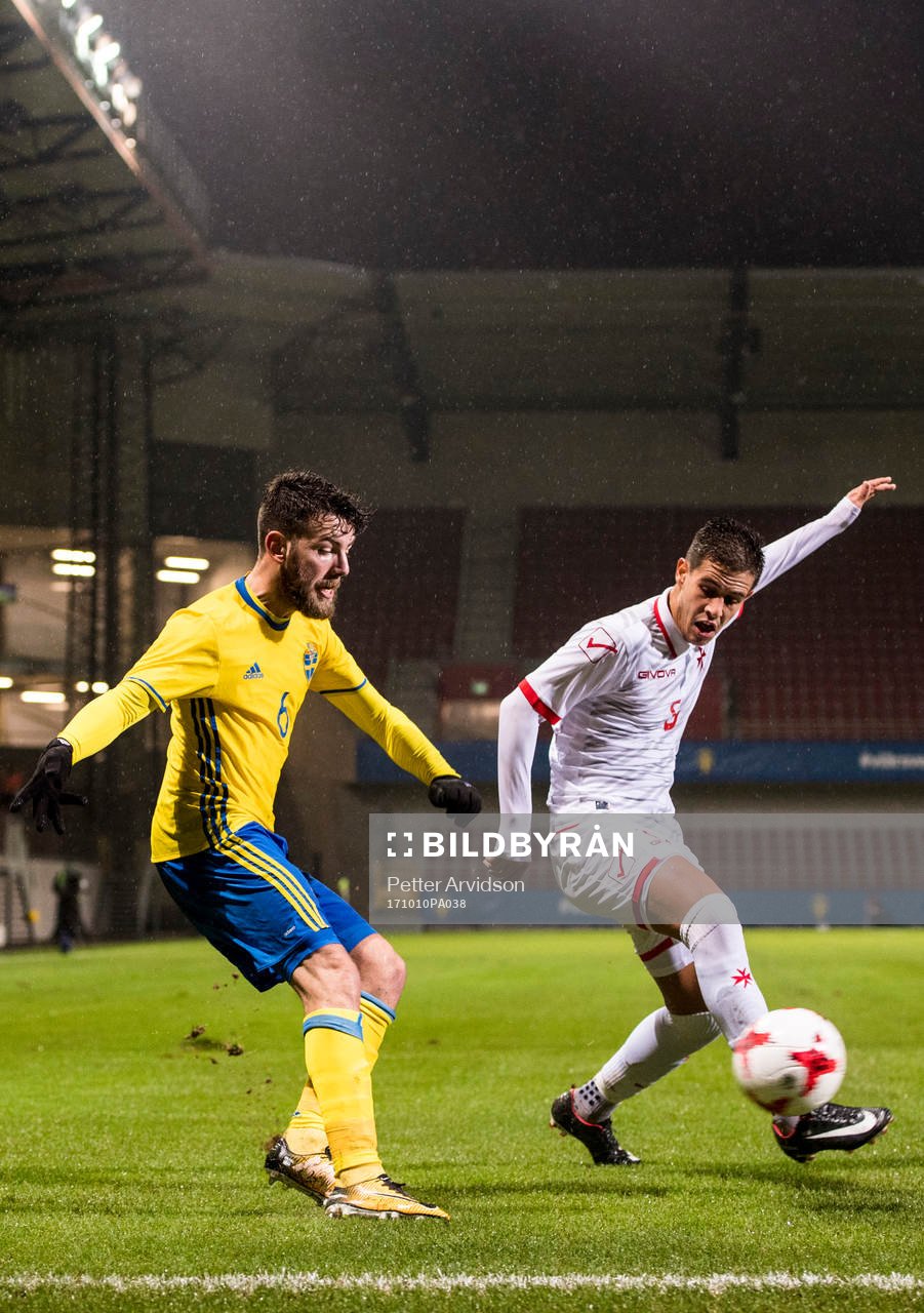 Sveriges Erdal Rakip och Maltas Matthew Guillaumier