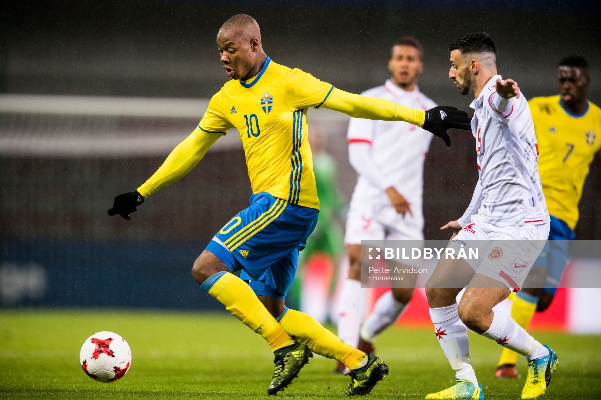 Sveriges Carlos Strandberg och Maltas Dunstan Vella