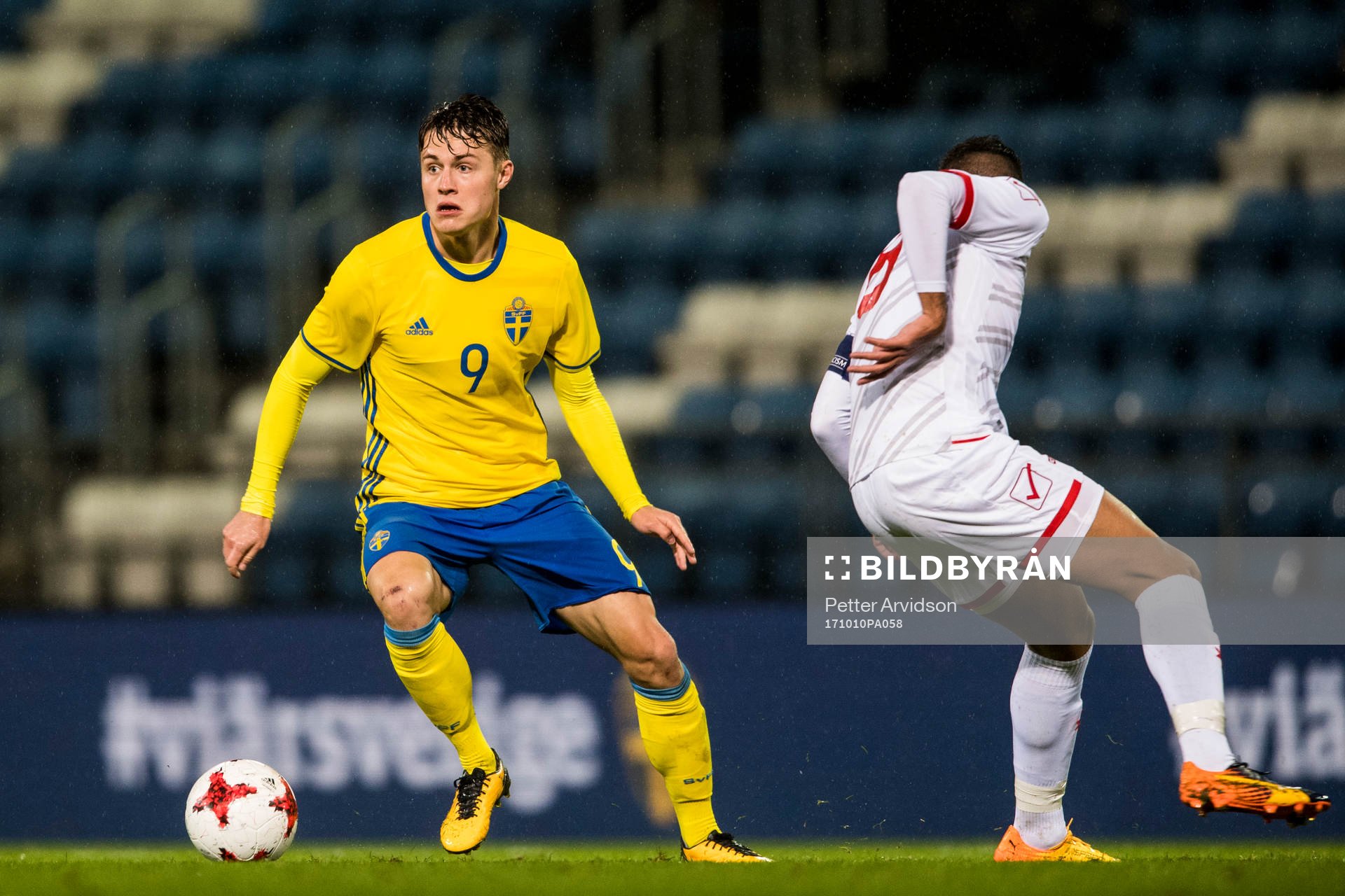 Sveriges Mattias Svanberg och Maltas Jake Grech