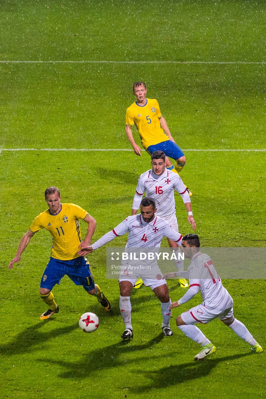 Sveriges Gustav Engvall och Joel Andersson oroar mot Maltas