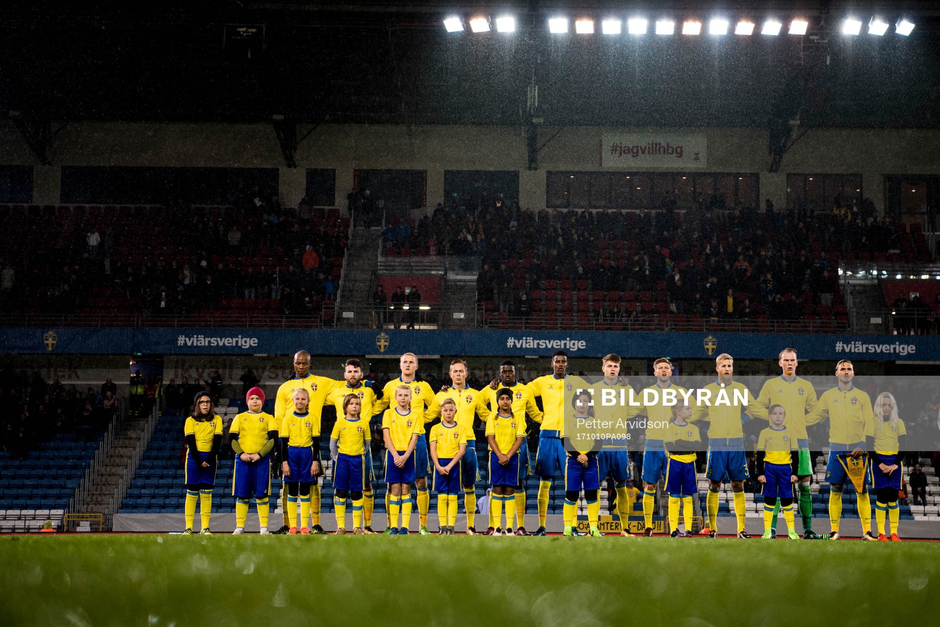 Sveriges spelare står uppställda