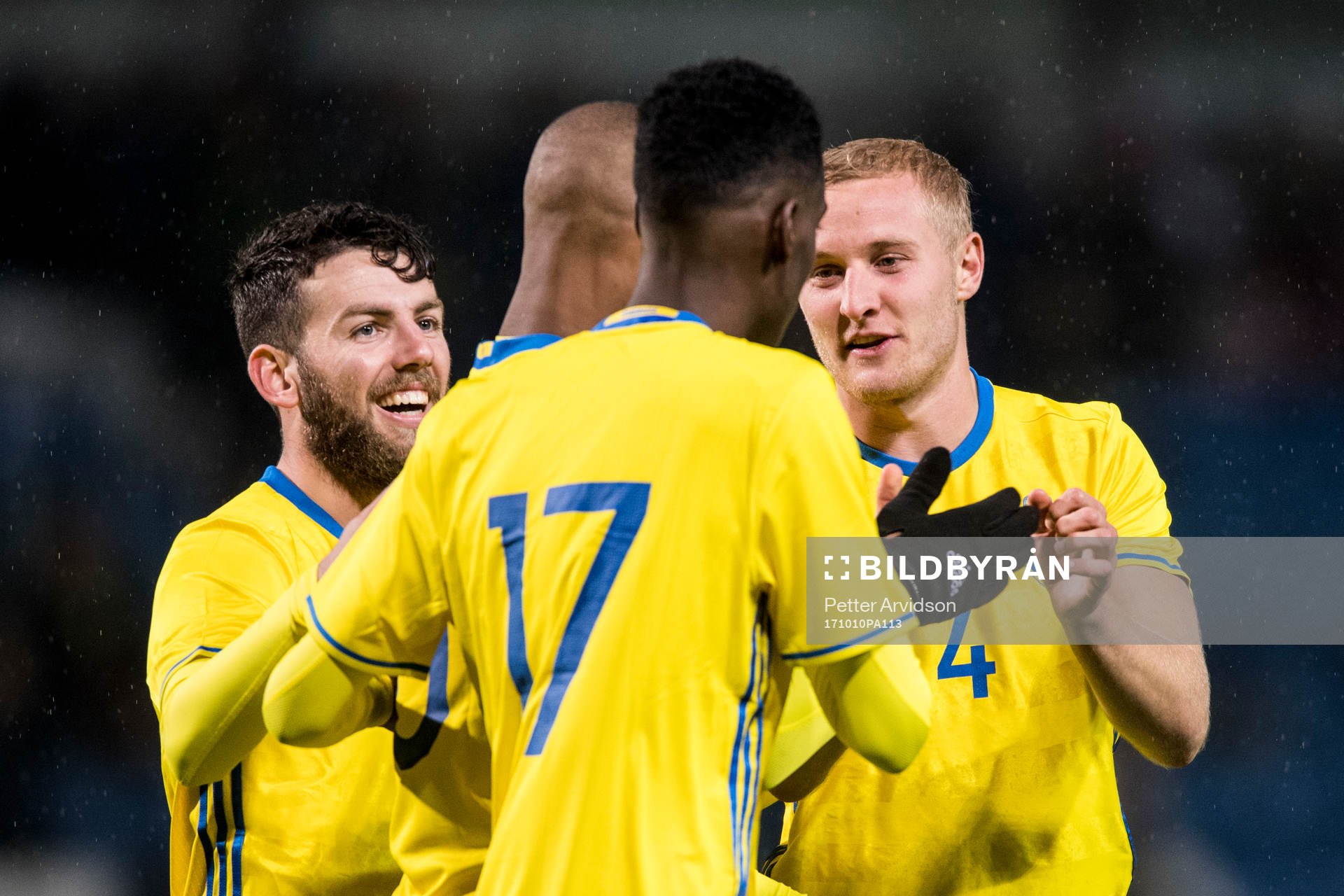 Sveriges Erdal Rakip och Franz Brorsson jublar med Carlos