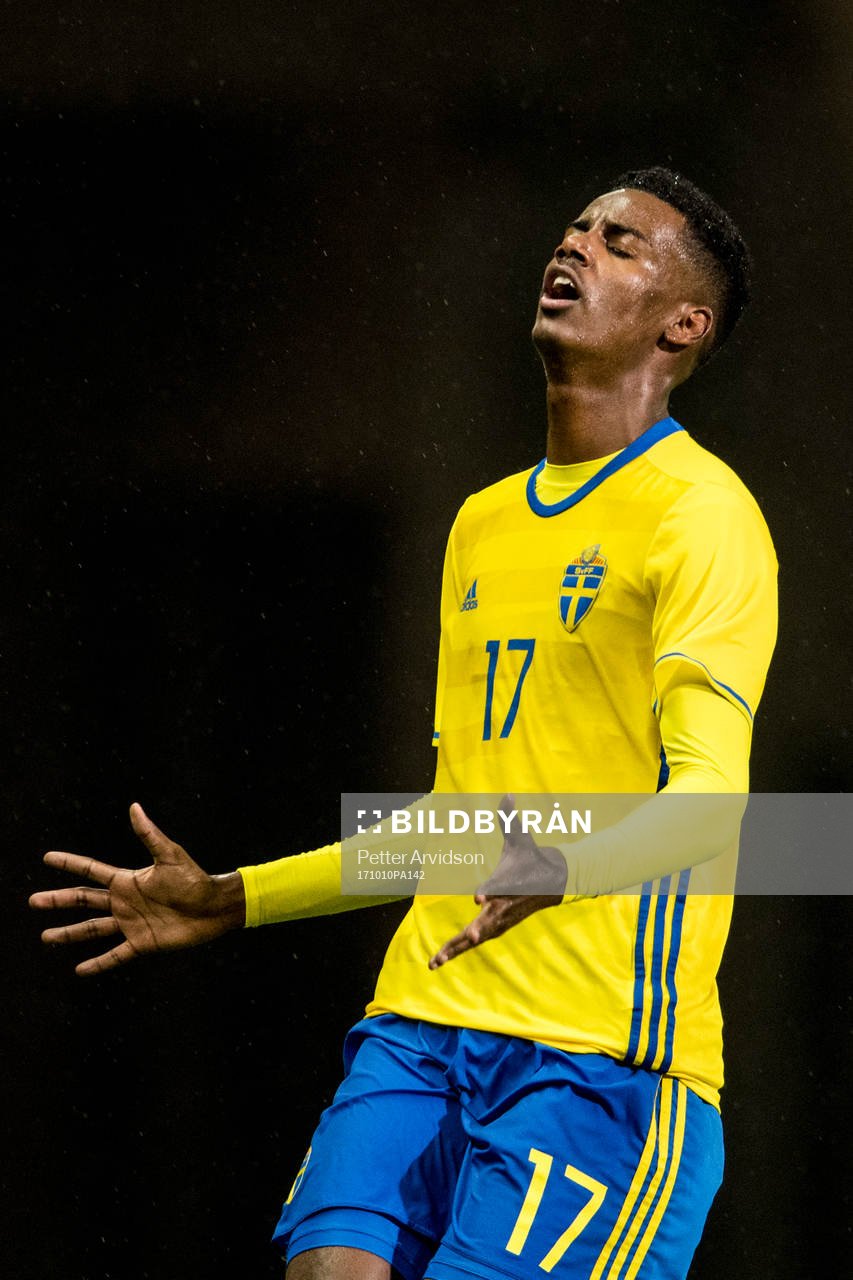 Sveriges Alexander Isak reagerar