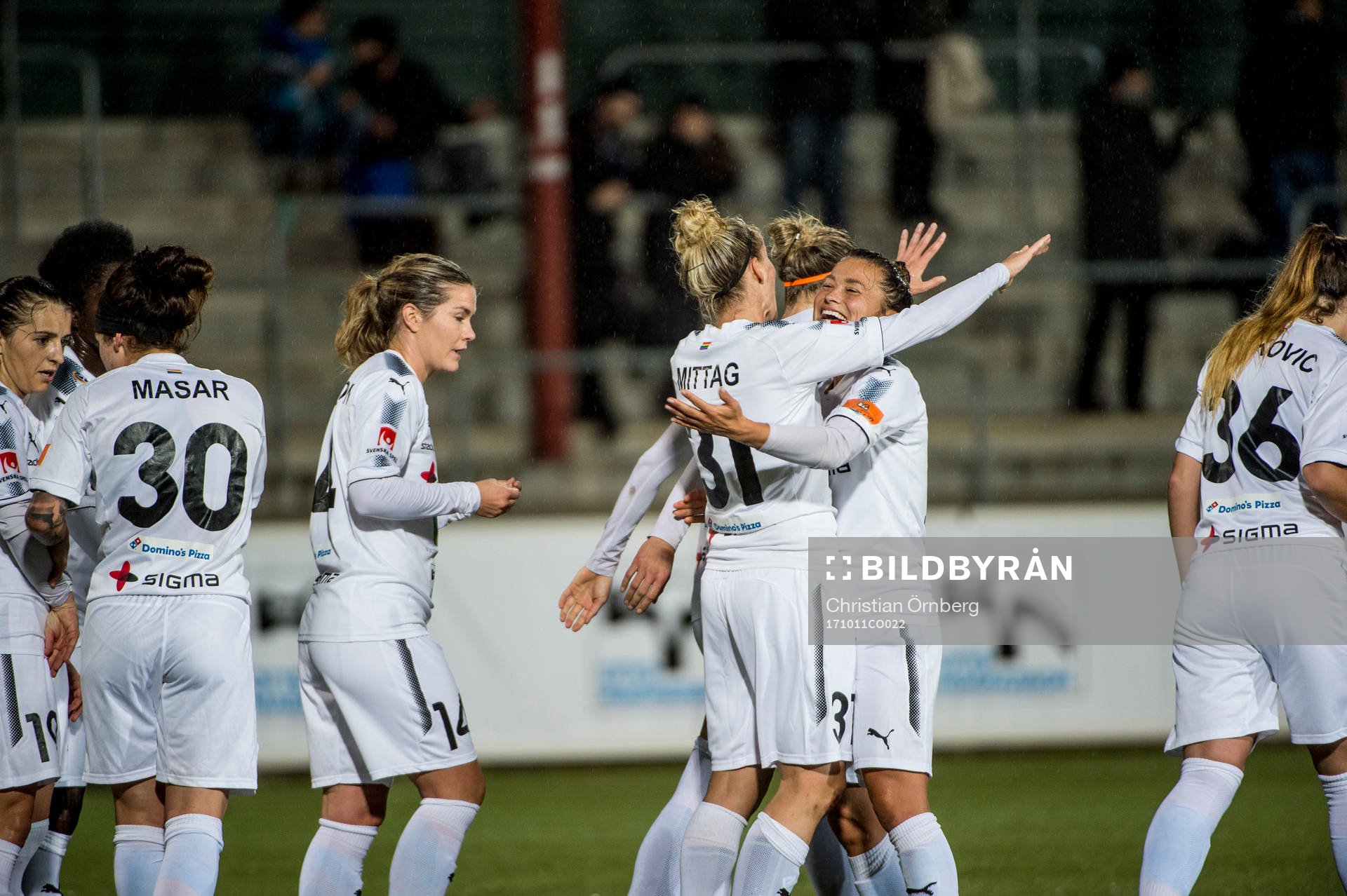 Rosengårds Anja Mittag jublar i mitten
