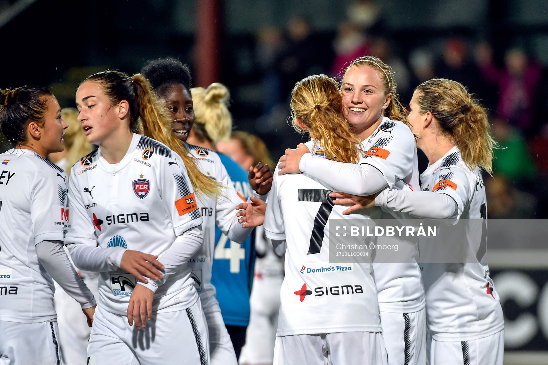Rosengårds Glodis Perla Viggosdottir jublar med lagkamrater