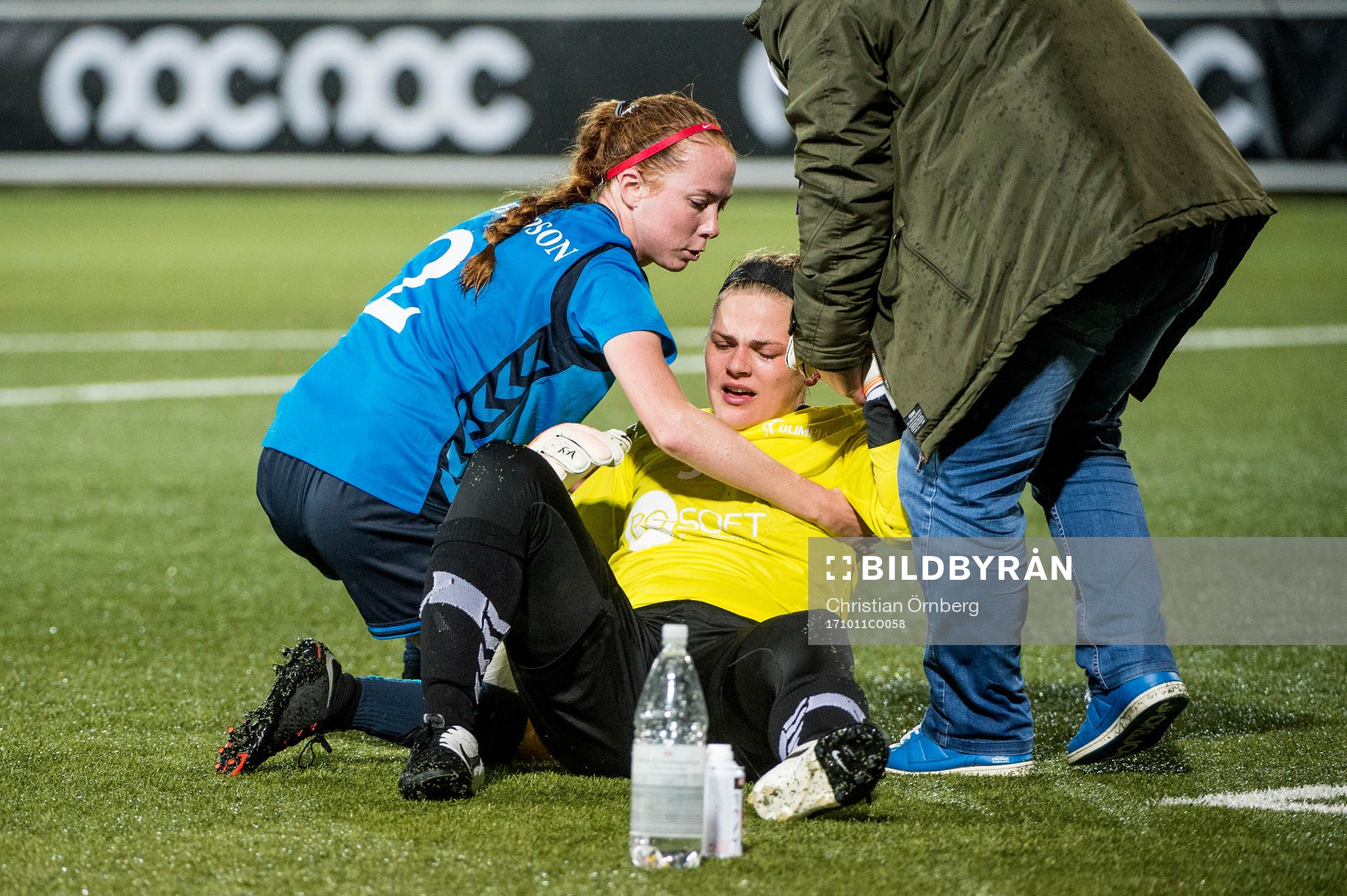 Olimpia Clujs Emily Victoria Richardson tittar till