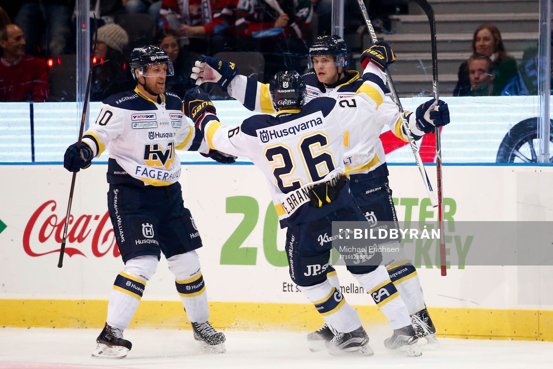 s Max Wärn jublar med Martin Thörnberg och Erik