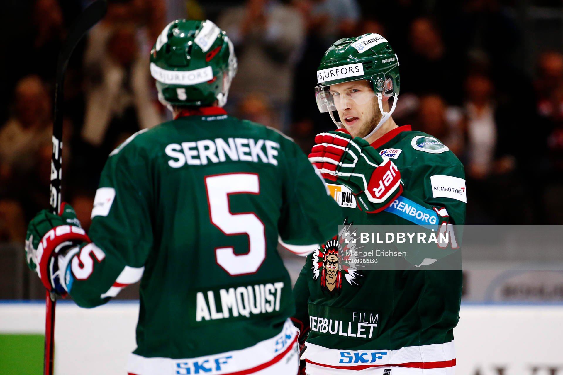 Frölundas Adam Almqvist jublar mned målskytten till 1-1