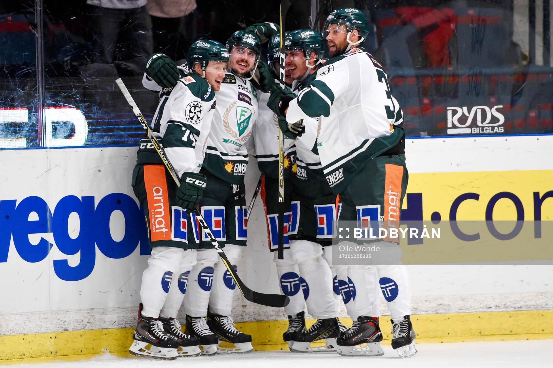 Färjestads Jens Westin utökar till 2-3 och jublar med