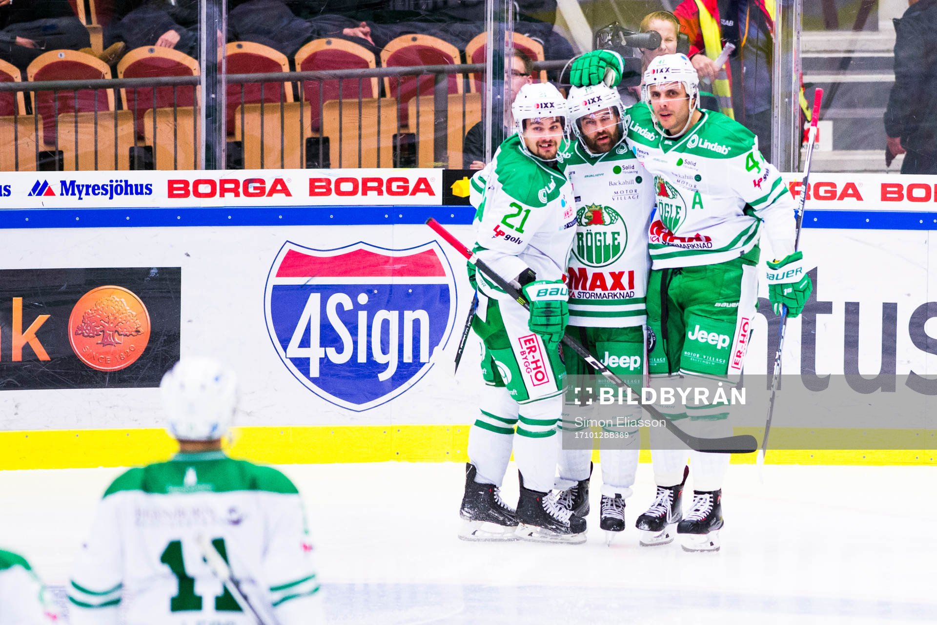 Rögles Kevin Gagné, Jack Connolly och Daniel Widing jublar